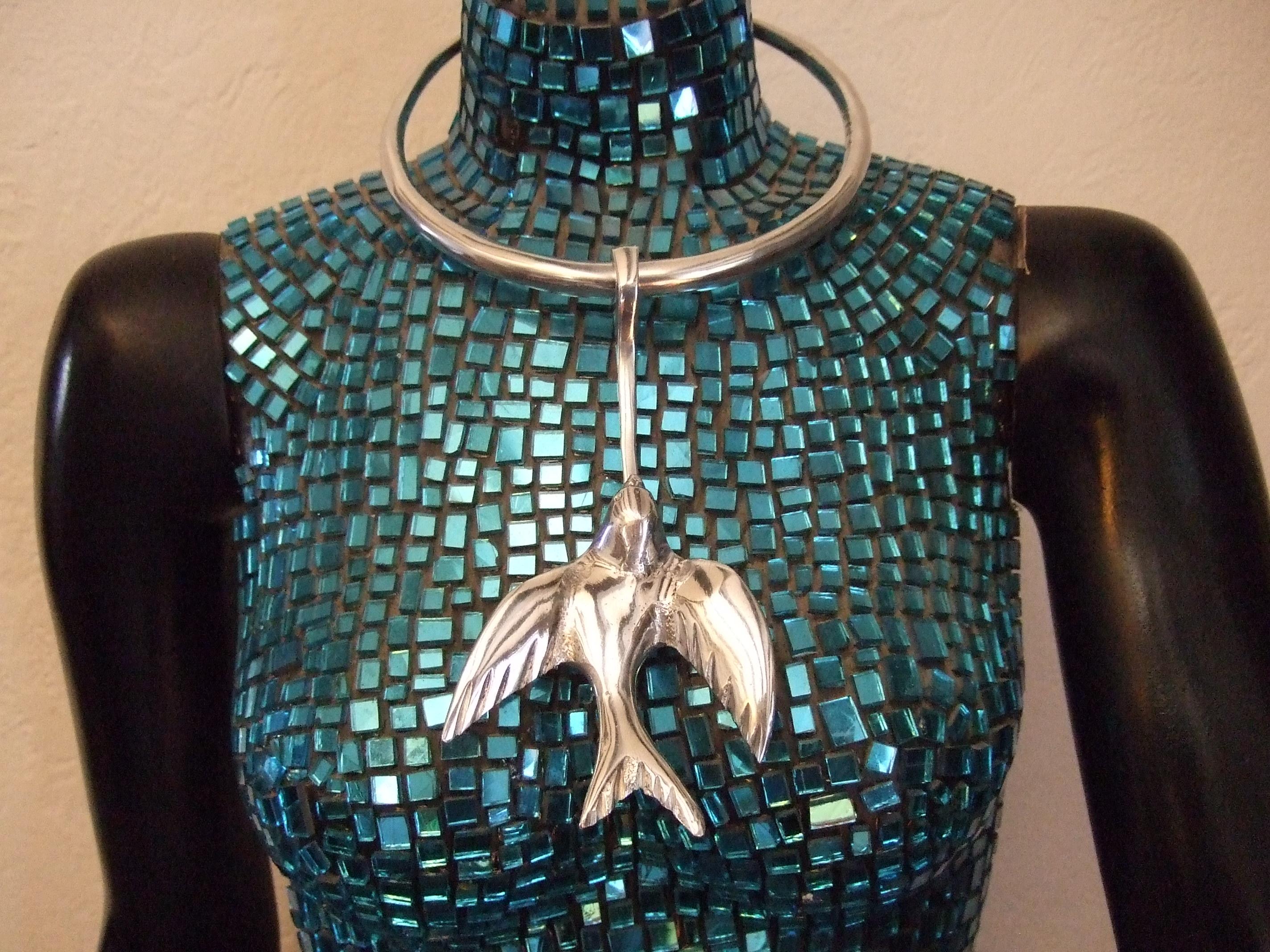 Massiver Avantgarde Silber Metall Vogel Design Gegliederte Choker-Halskette ca. 1970er Jahre im Angebot 3