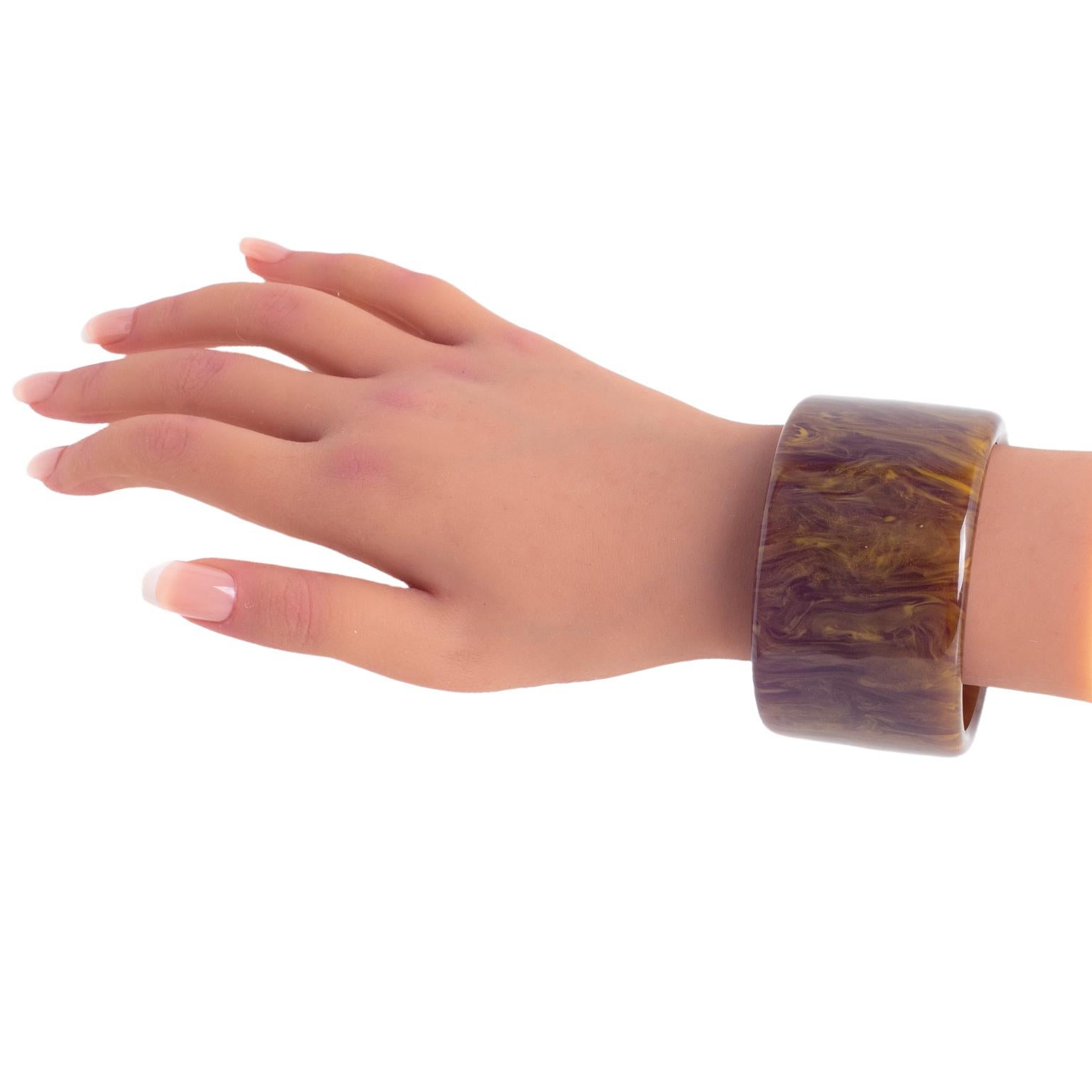 Extra-Wide Bakelite Bracelet Bangle Purple Stardust In Excellent Condition For Sale In Atlanta, GA