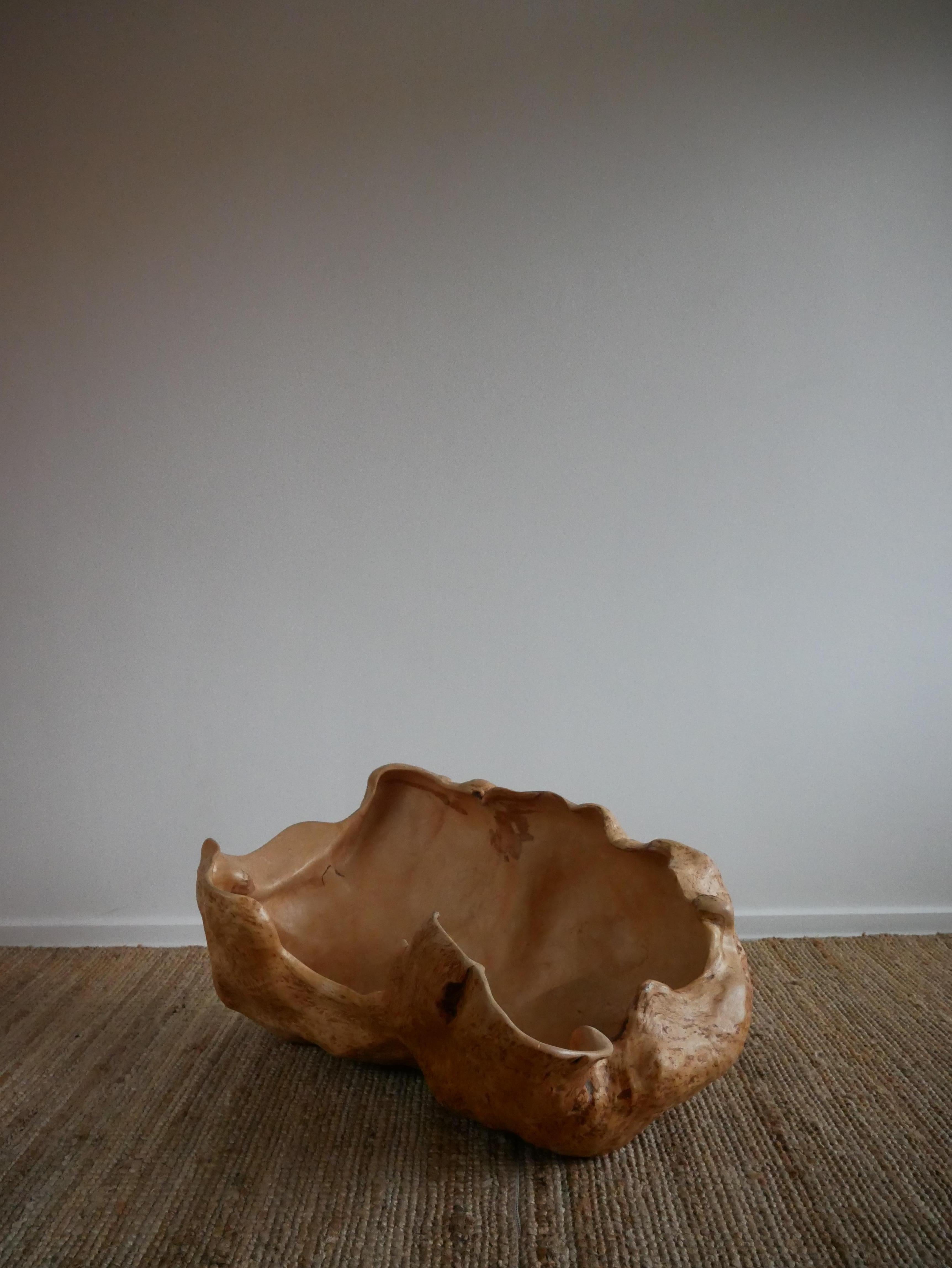 Truly massive primitive root bowl
From Sweden, made out of burl birch in 1970.