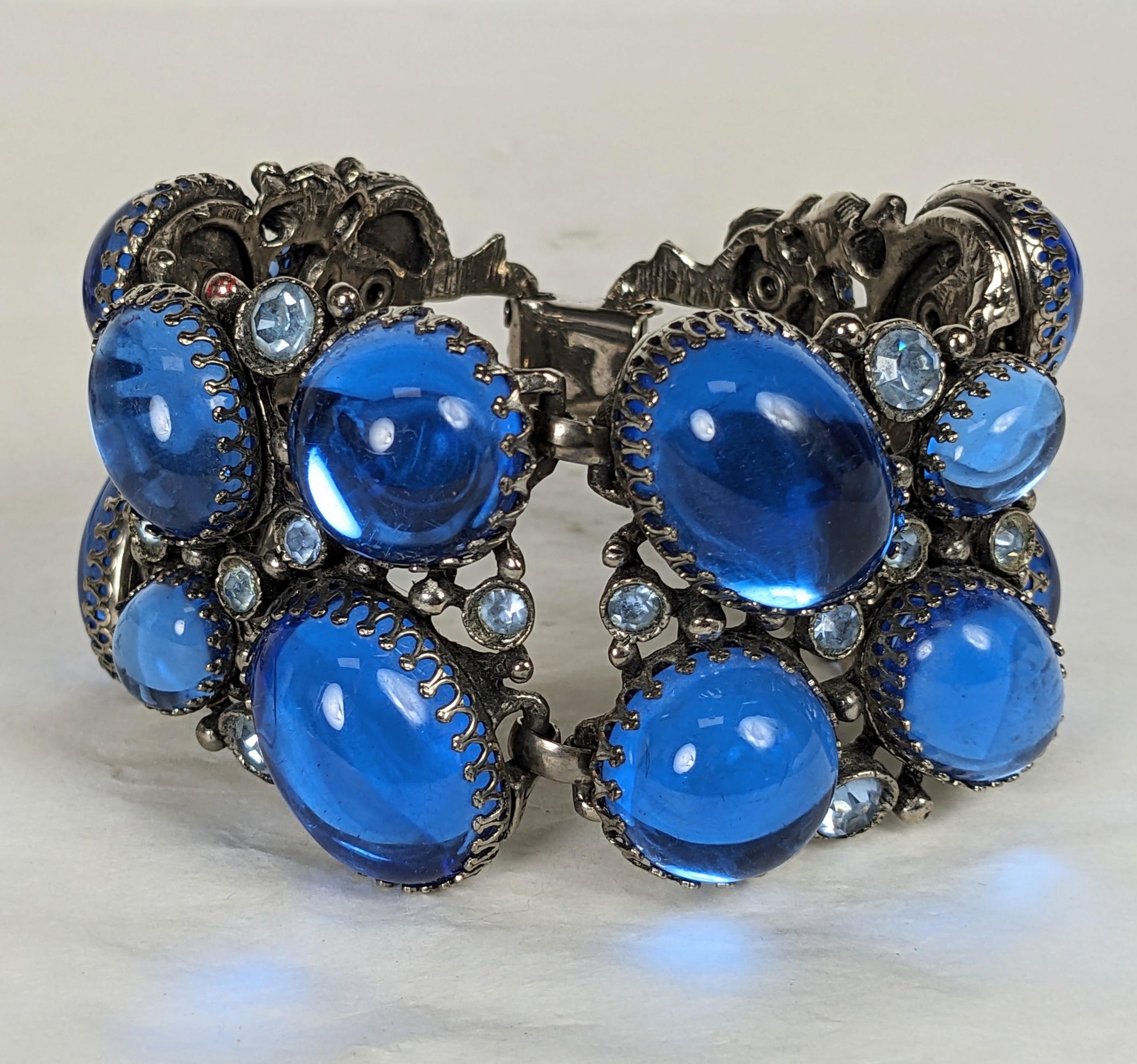 Conjunto masivo de cabujones azules enjoyados Años 50. en venta 2