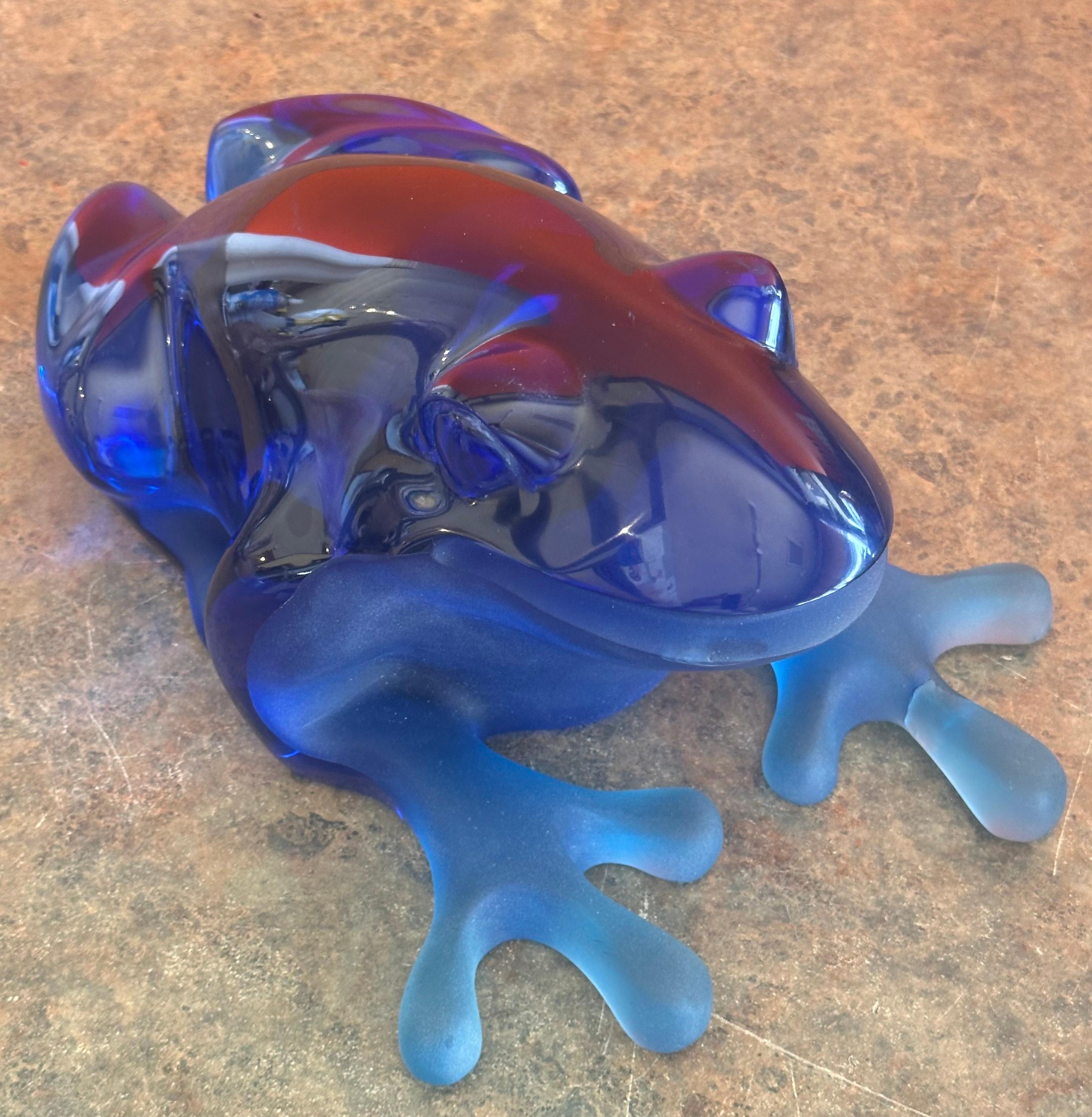 Scultura massiccia di rana blu in lucite di Shlomi Haziza in vendita 4