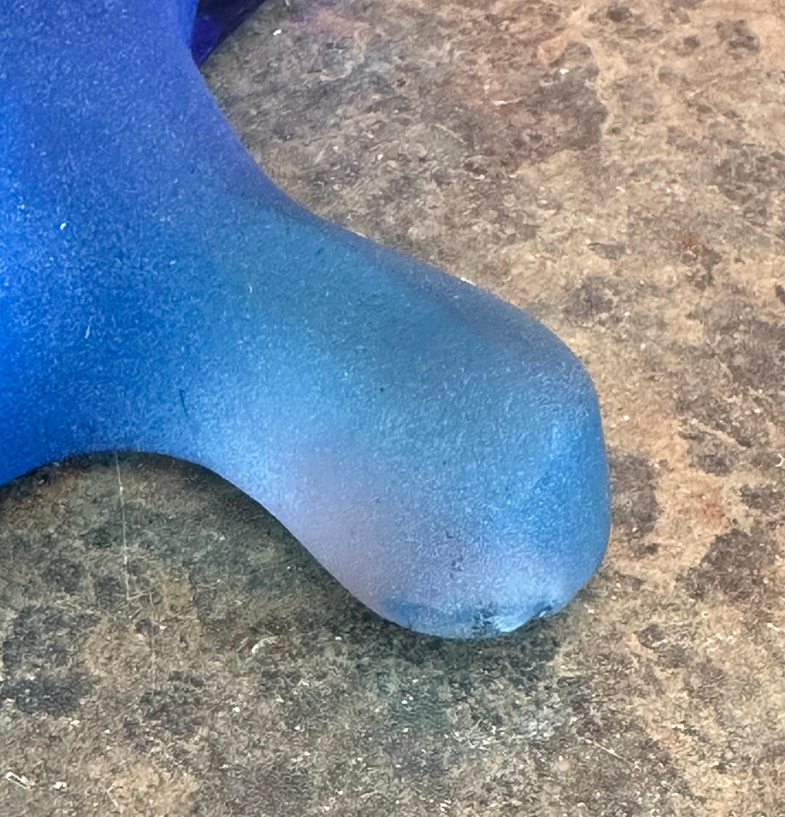 Scultura massiccia di rana blu in lucite di Shlomi Haziza in vendita 6