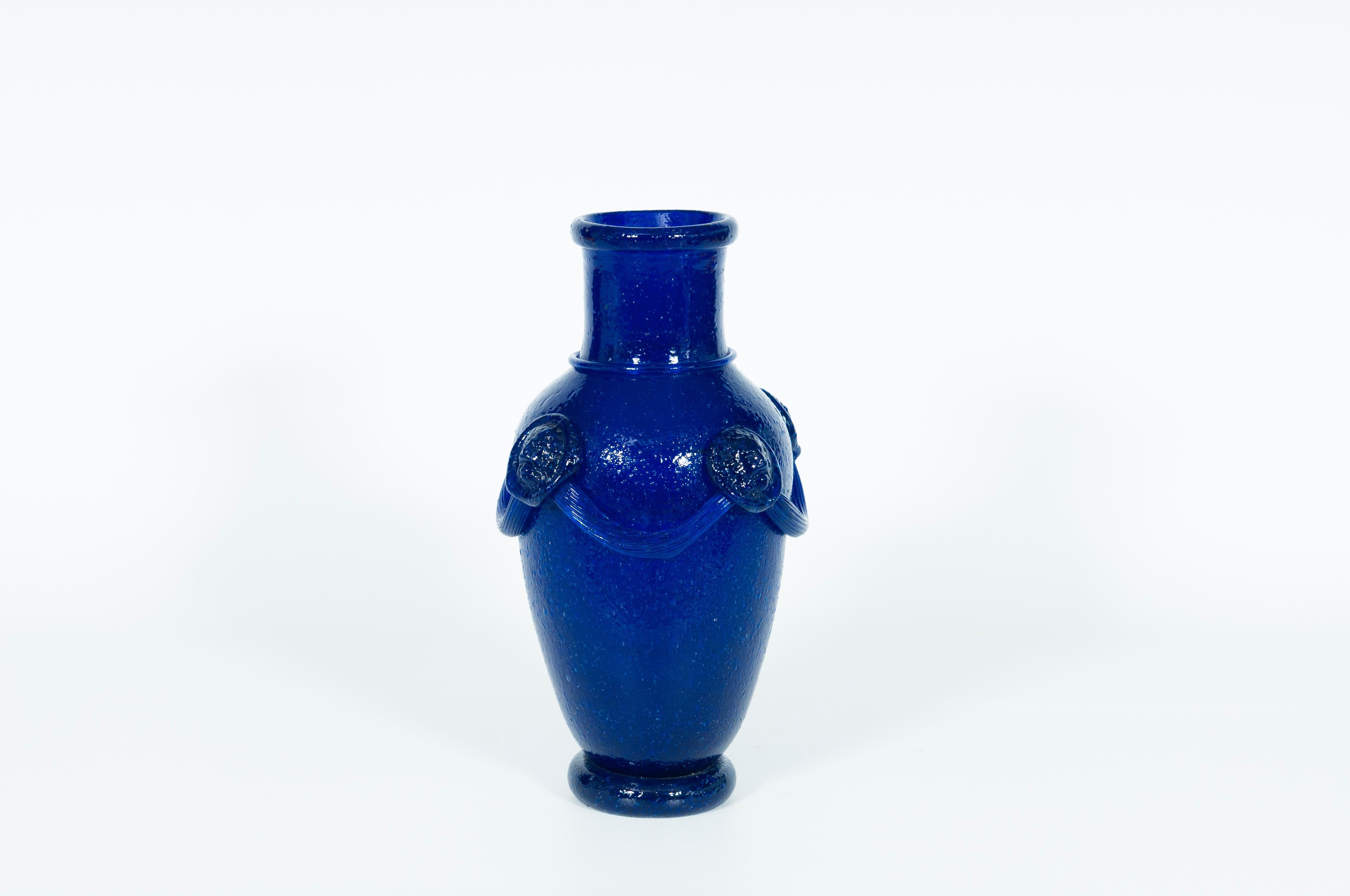 Italian Massive Blue Vase in Blown Murano Glass Pulegoso Attributed to Martinuzzi, 1950s For Sale