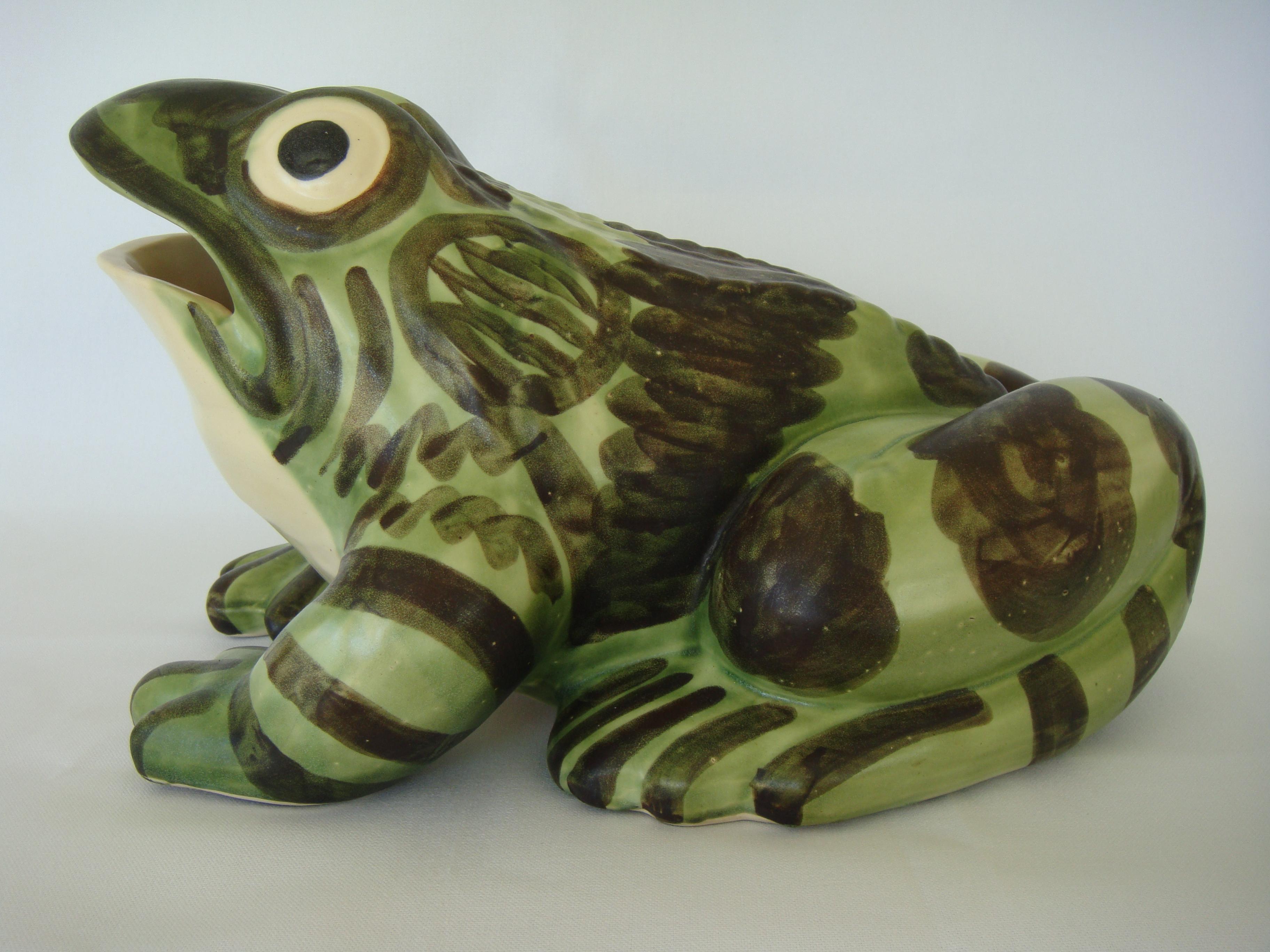 Pottery Massive Brush McCoy Hand-Painted Ceramic Frog Sculpture