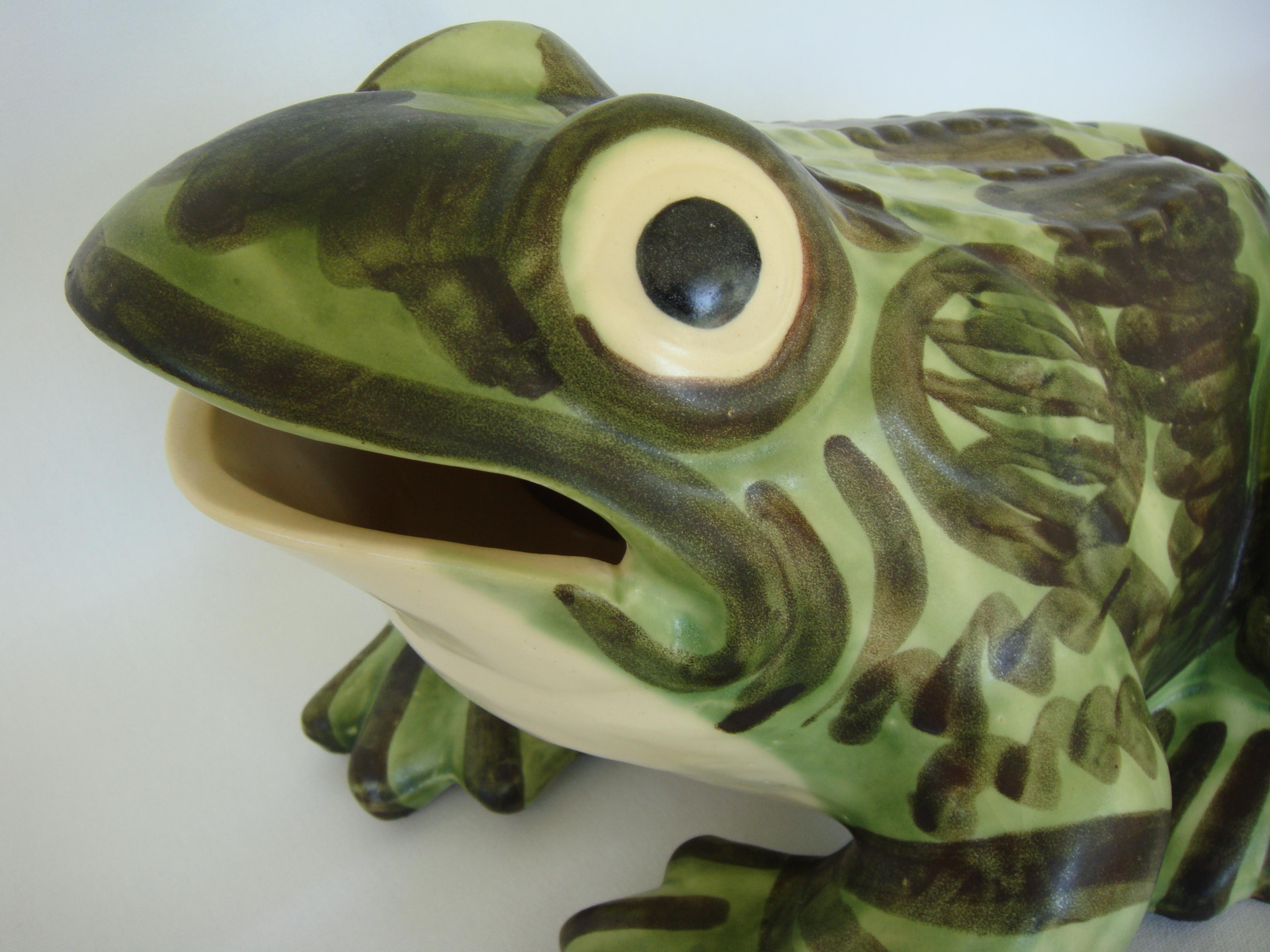 painted ceramic frogs
