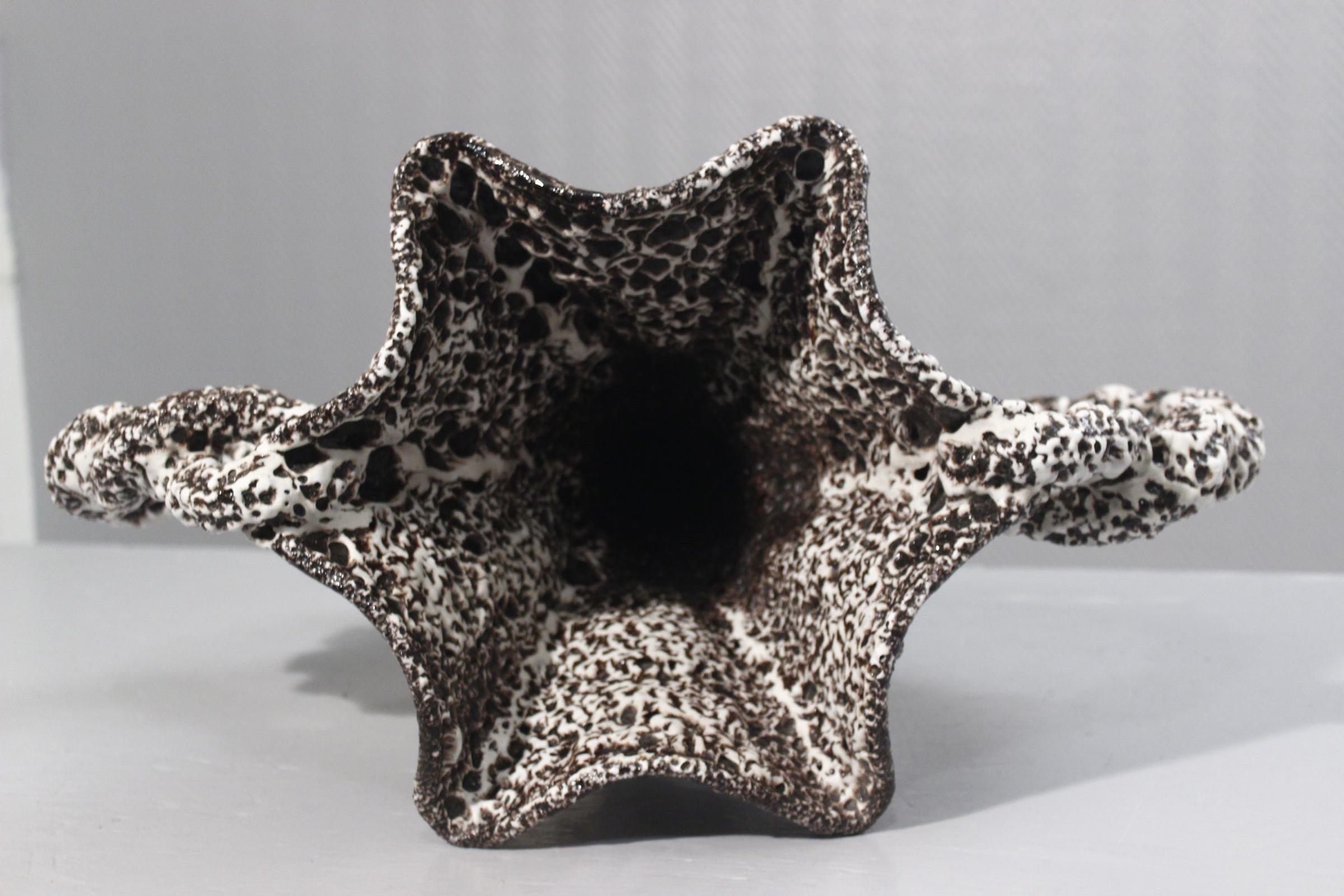 Vase massif en céramique brutaliste de Marius Giuge, Vallauris France Années 1950 en vente 5