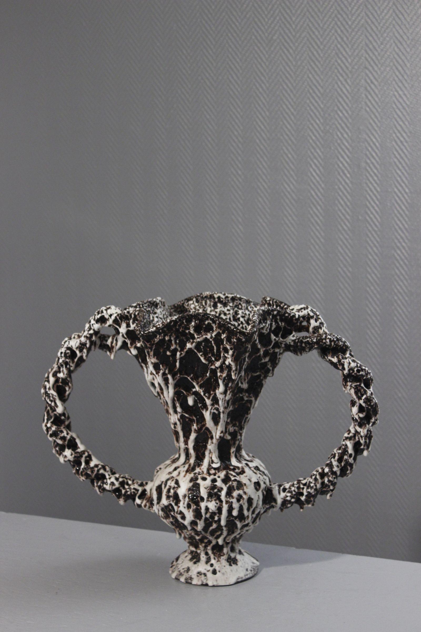 Brutalisme Vase massif en céramique brutaliste de Marius Giuge, Vallauris France Années 1950 en vente