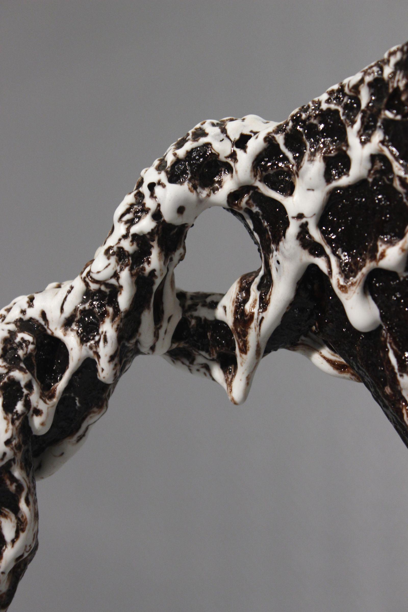 Milieu du XXe siècle Vase massif en céramique brutaliste de Marius Giuge, Vallauris France Années 1950 en vente