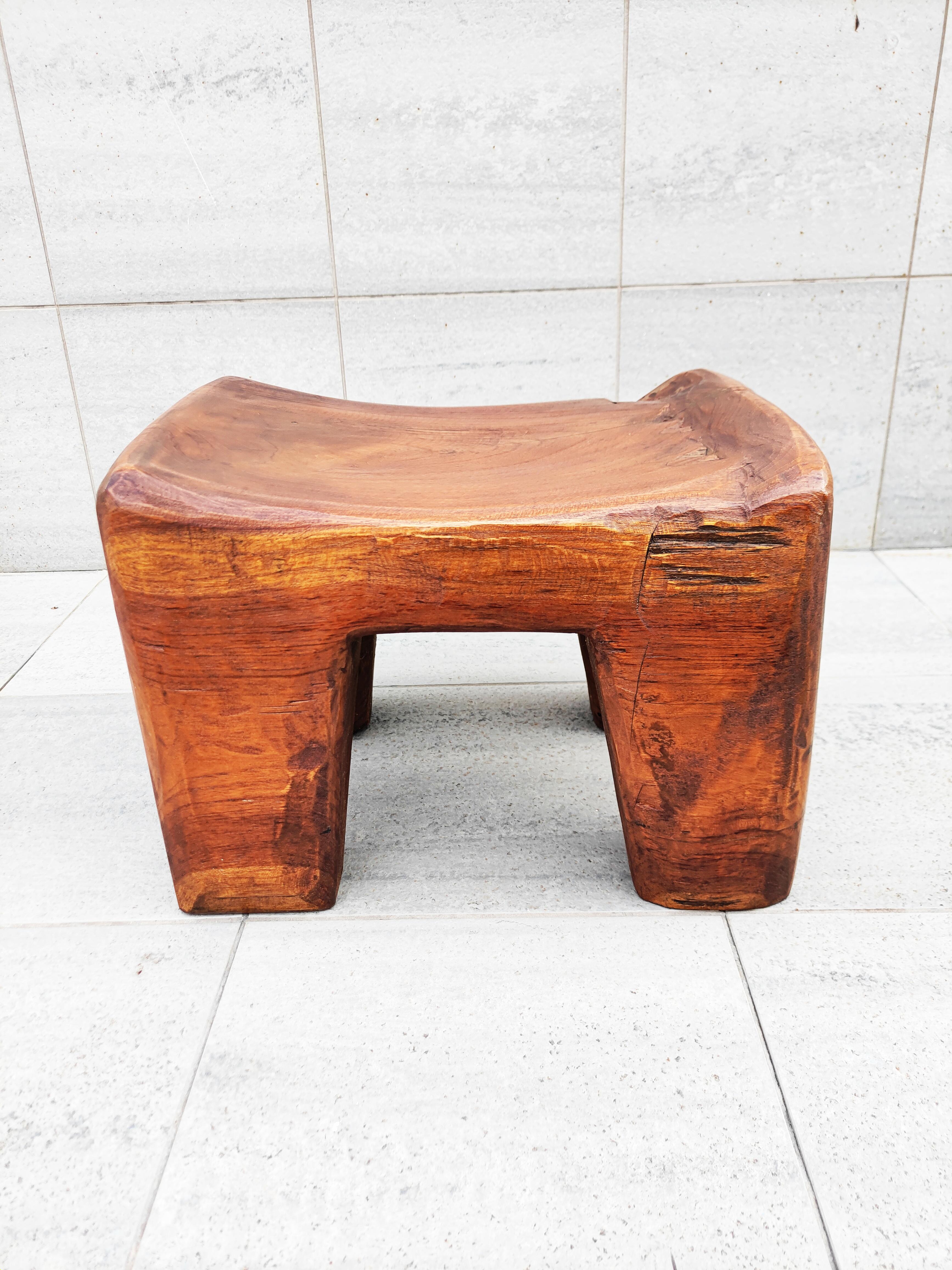 Legno Sgabello brutalista massiccio in Wood Wood, Spagna, anni '60