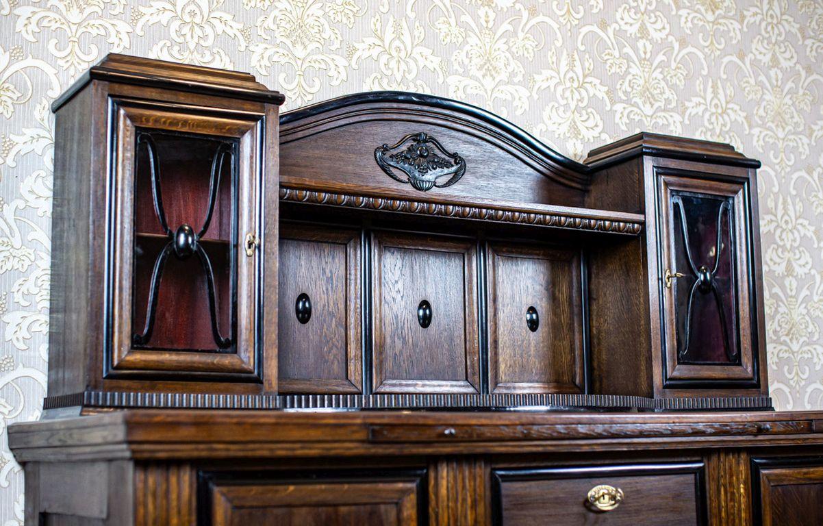 Grand Oak Veener Buffet From the Interwar Period In Good Condition For Sale In Opole, PL