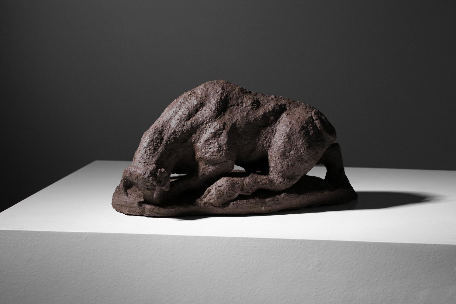Metà XX secolo Scultura di toro massiccio in argilla chamotte in vendita