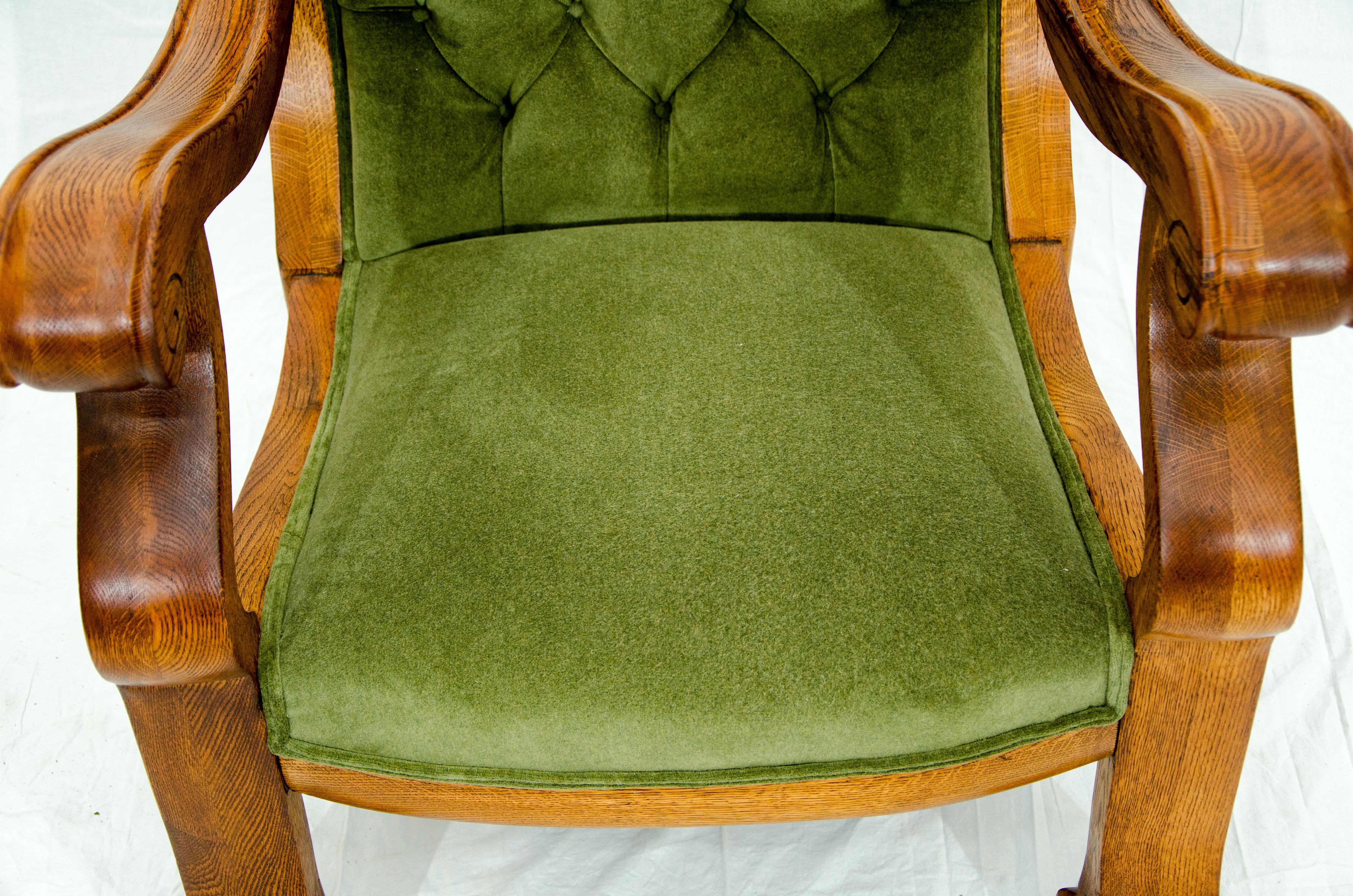 20th Century Massive Carved Oak Victorian Armchair / Gentleman's Chair