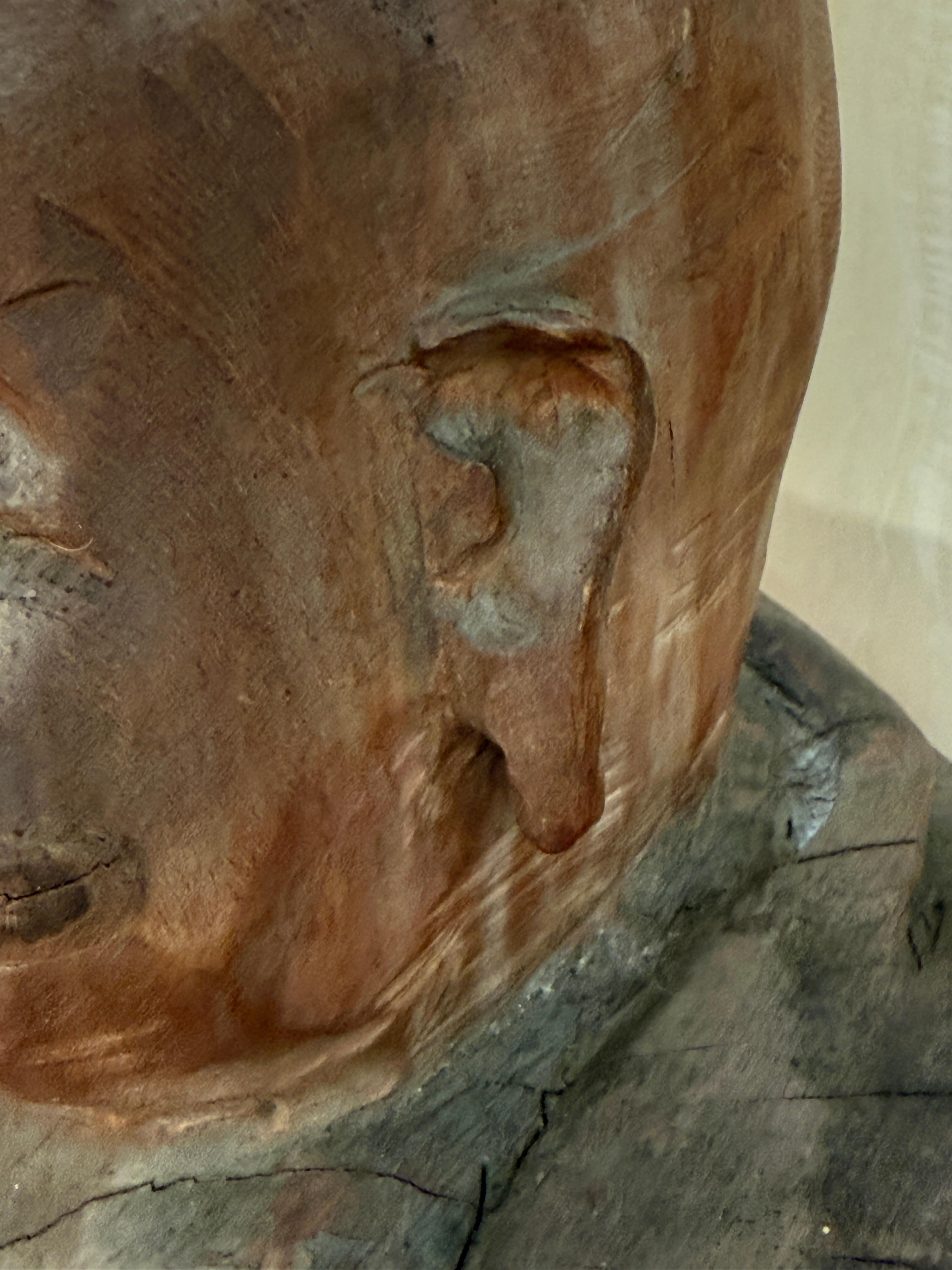Massive geschnitzte Wood Buddha hält einen Vogel im Angebot 11
