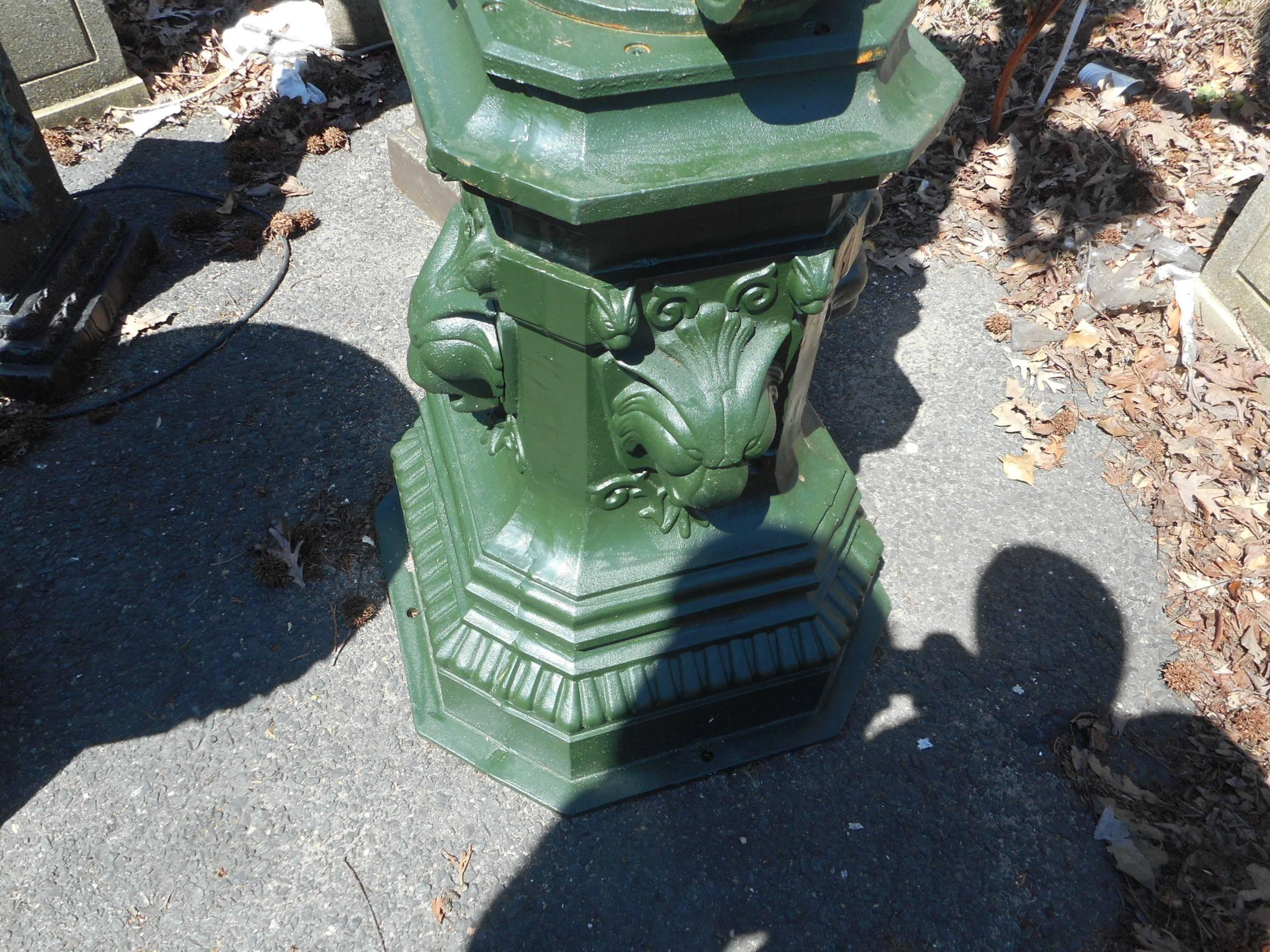 Massive Straßenlaterne aus Gusseisen mit fünf Laternen 2