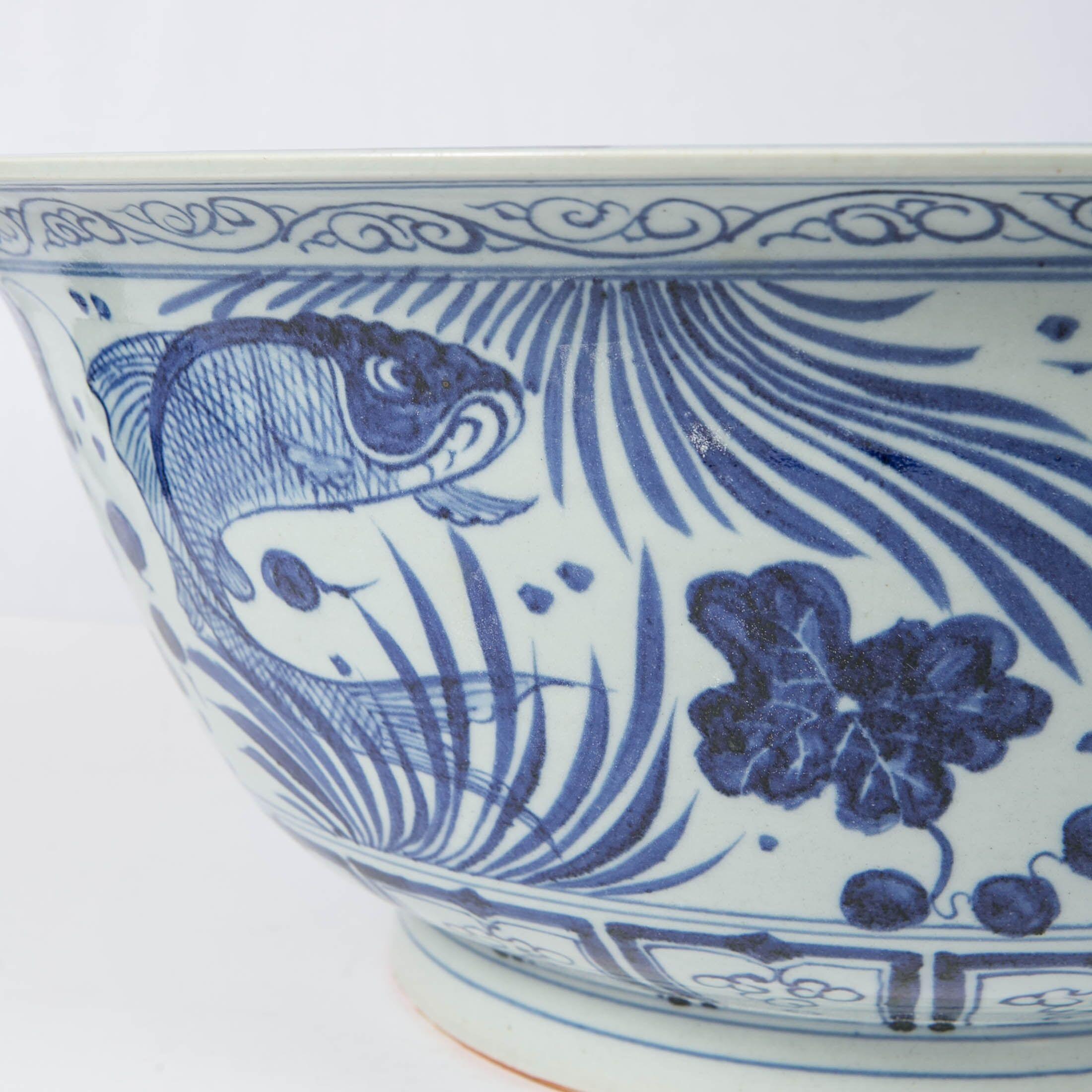Massive Chinese Blue and White Punch Bowl Decorated with Fish In Good Condition In Katonah, NY
