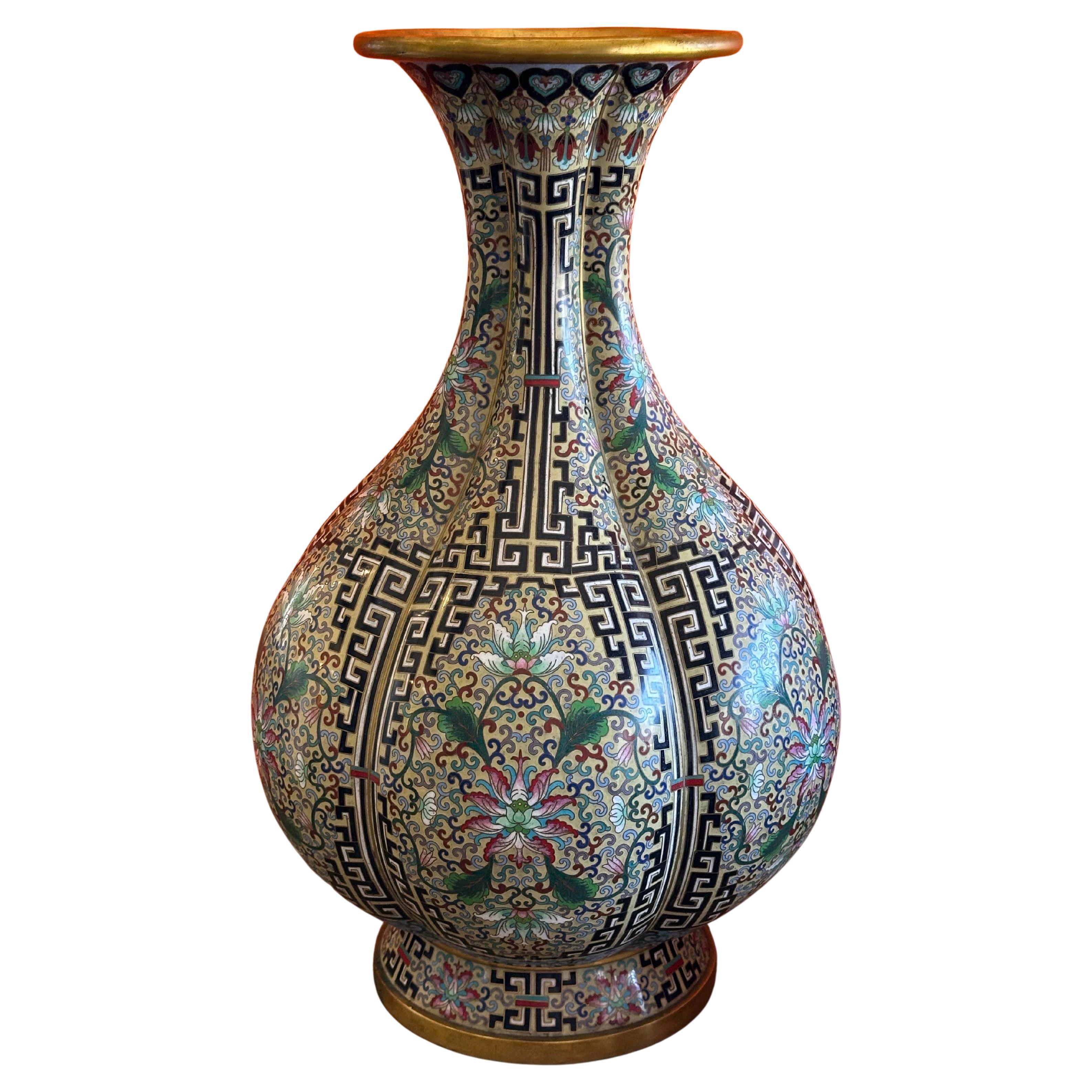 Esportazione cinese Massiccio vaso bulboso cinese di cloisonne in vendita