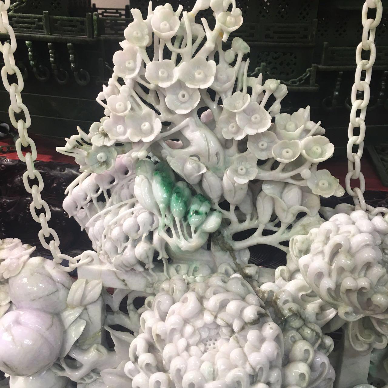 Massive Chinese jade flower basket carving In Good Condition For Sale In New York, NY