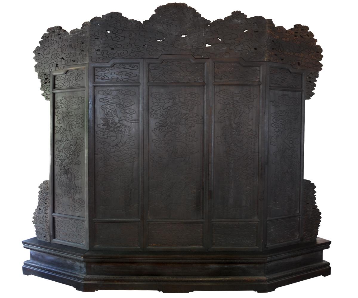 Massive Chinese Jade Screen with Jade Dragons Among Intricately Carved Clouds For Sale 2