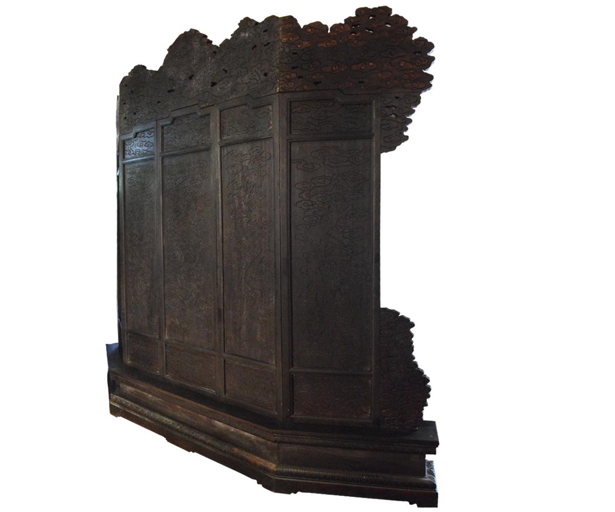 Massive Chinese Jade Screen with Jade Dragons Among Intricately Carved Clouds For Sale 3