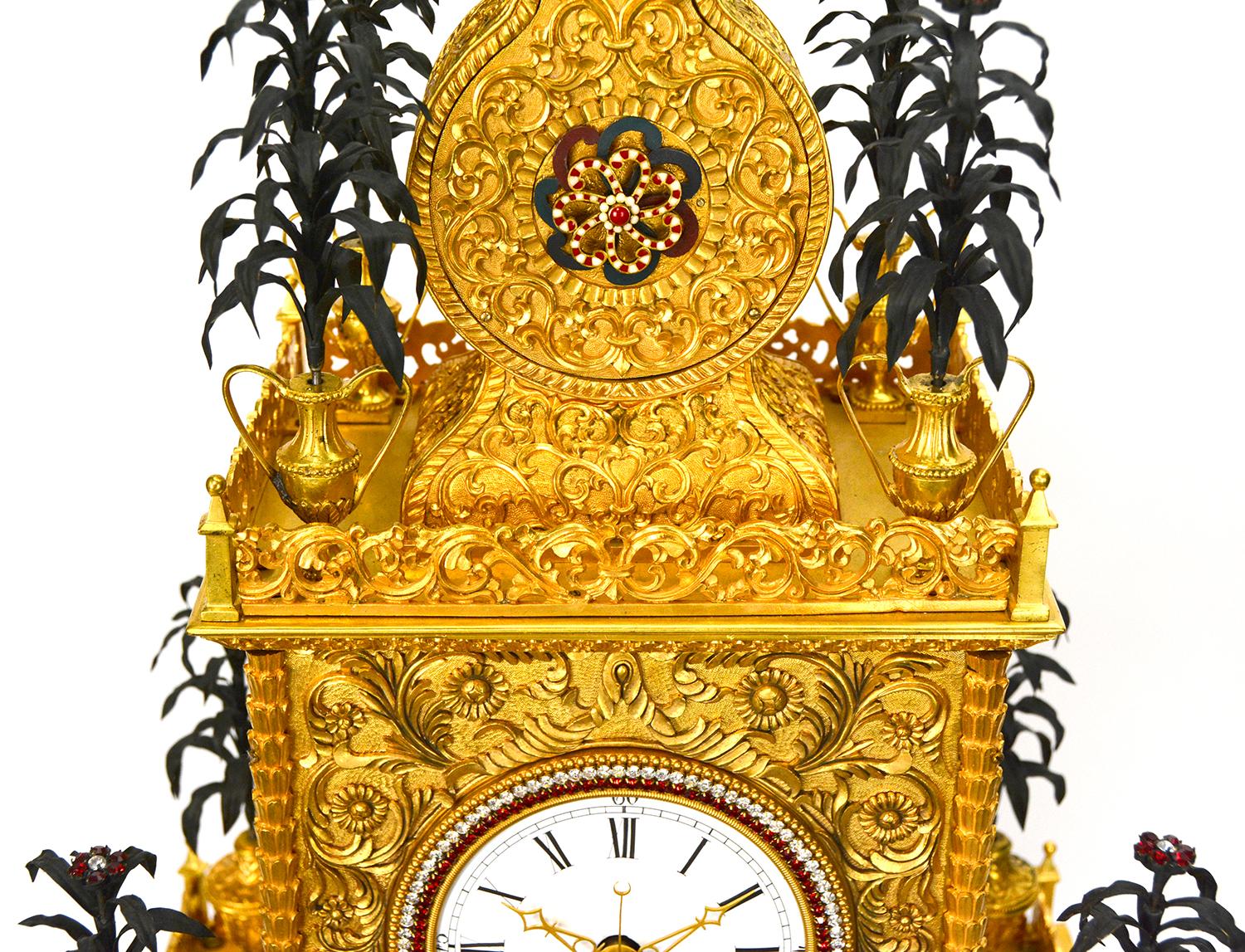 20ième siècle Massive Chinese Ormolu High Relief Gilt Bronze Automaton Musical Clock en vente
