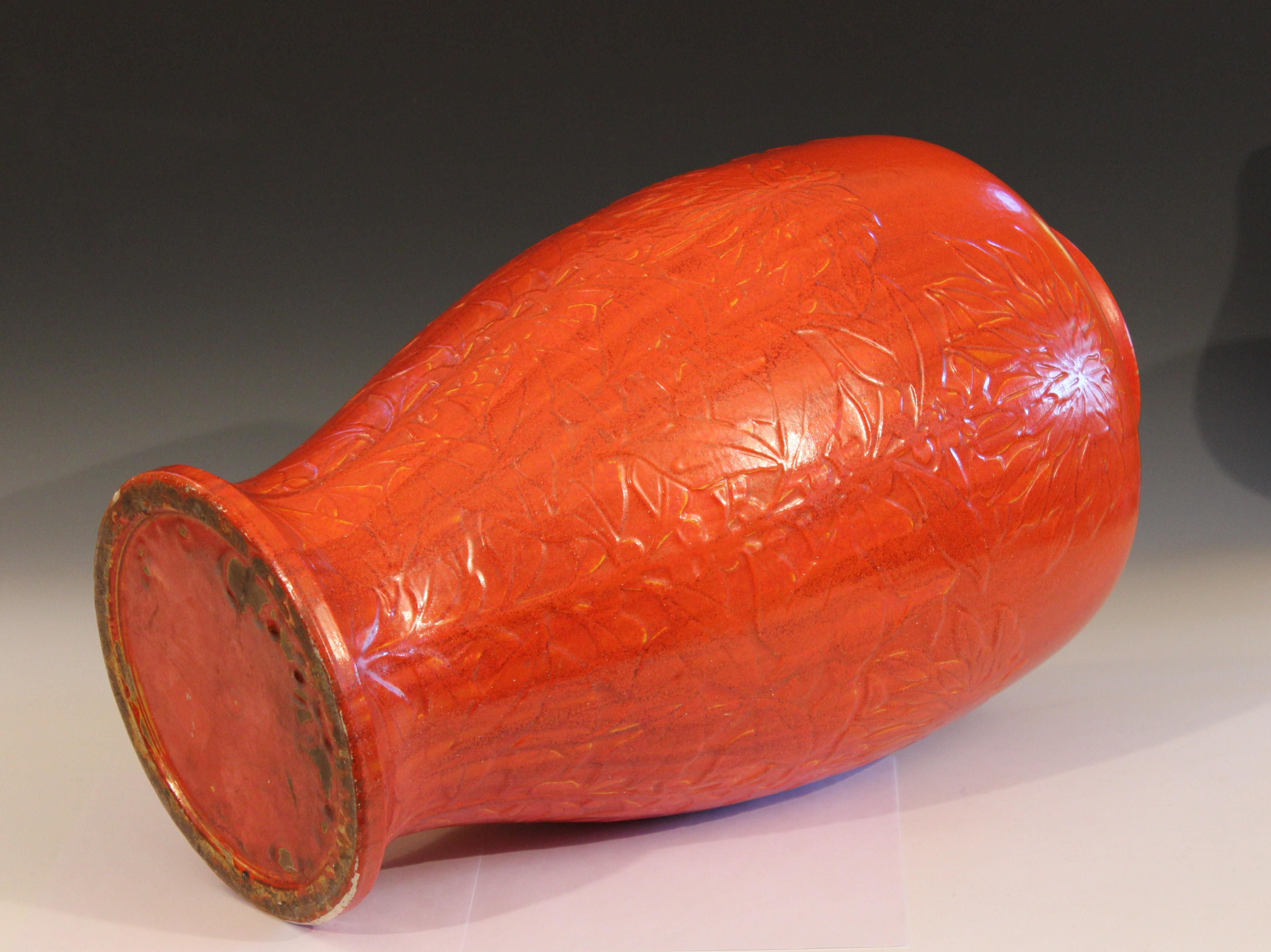 Japonais Massive vase chromé orange en poterie Awaji Art Déco Chrysanthème en vente