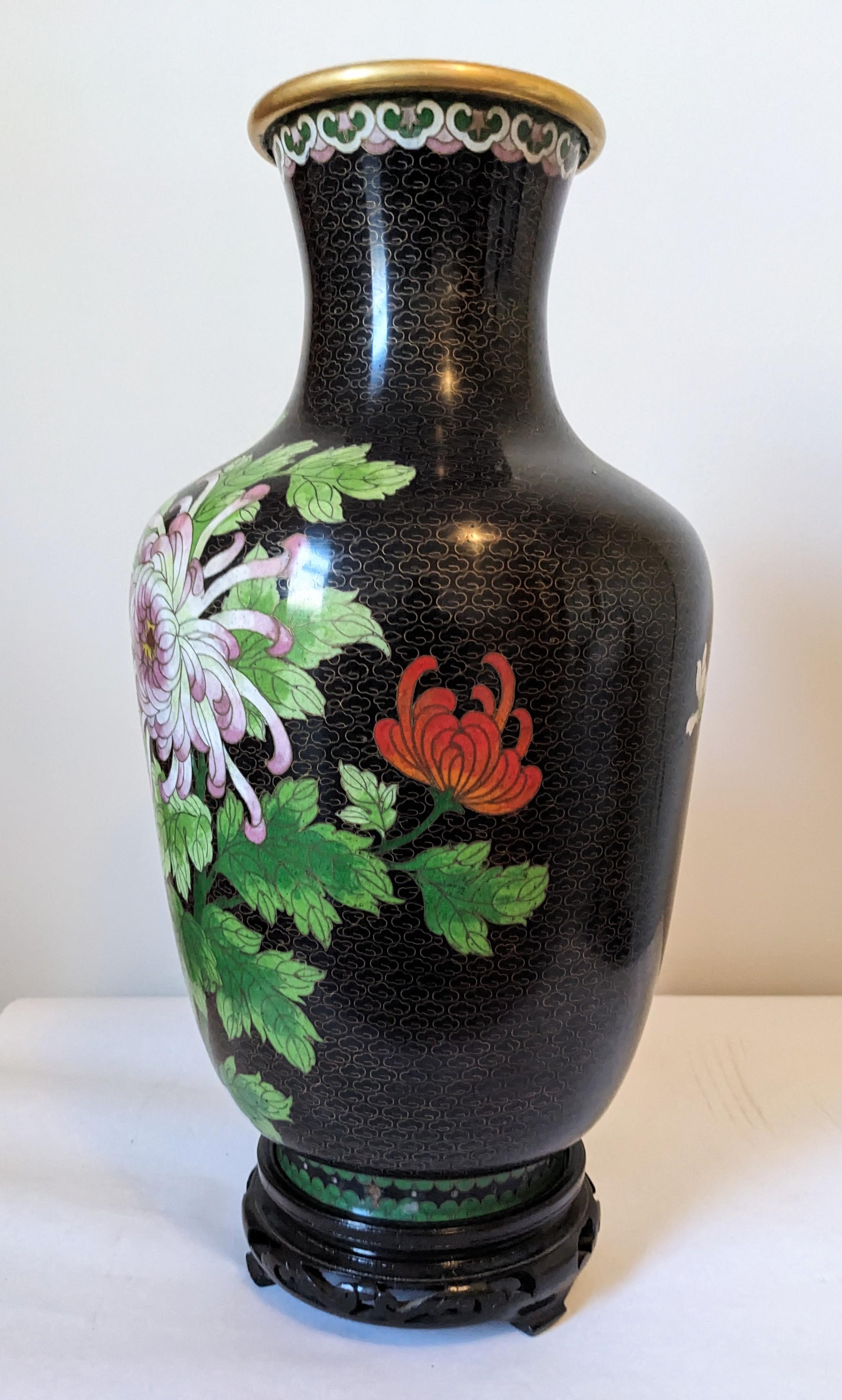 Massive Cloissone-Vase aus pastellfarbenen Crysanthemen (Chinoiserie) im Angebot