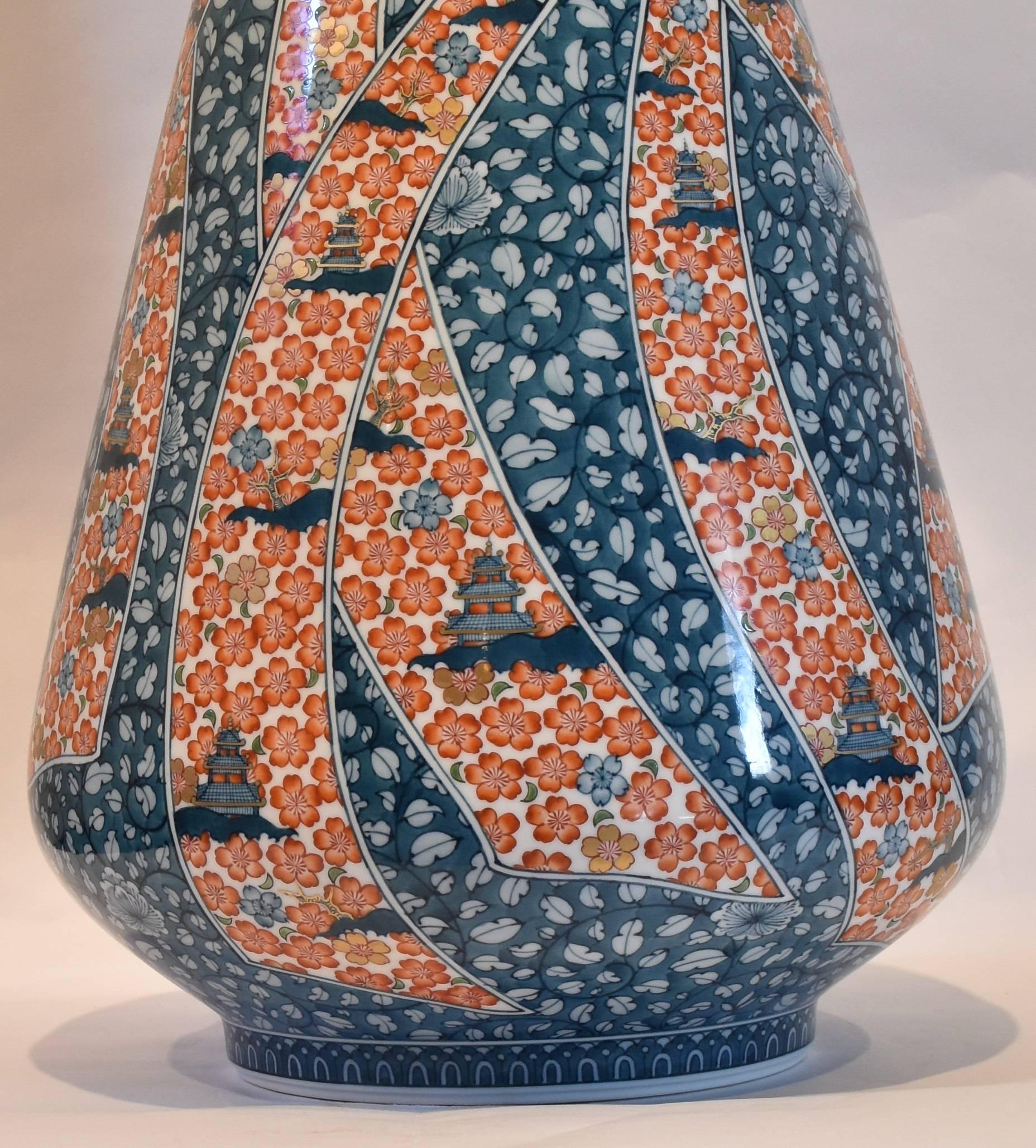 Japanese Porcelain Vase in Red Blue by Contemporary Master Artist In New Condition In Takarazuka, JP
