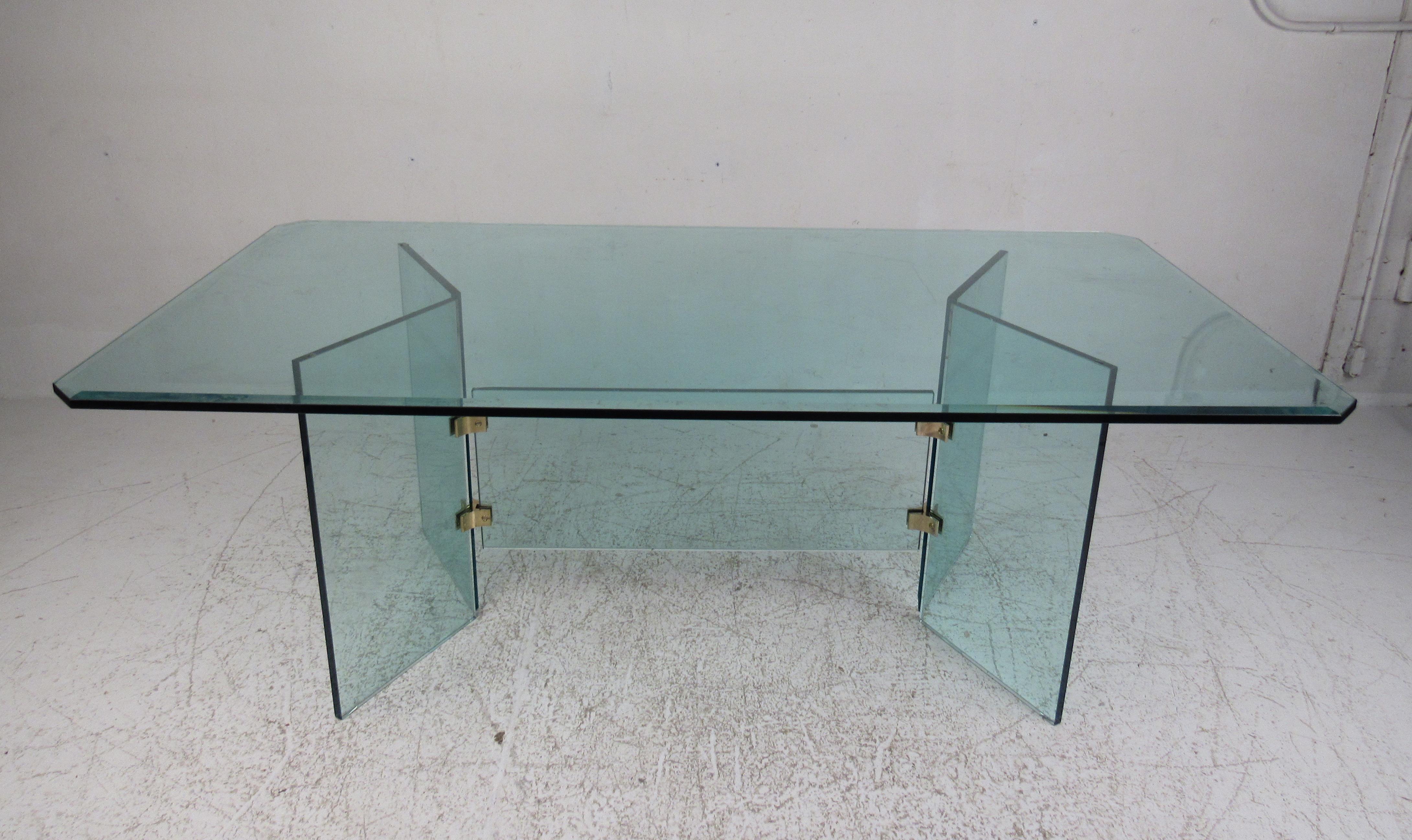 Mid-Century Modern Table à manger massive en verre biseauté moderne et contemporain dans le style de Pace