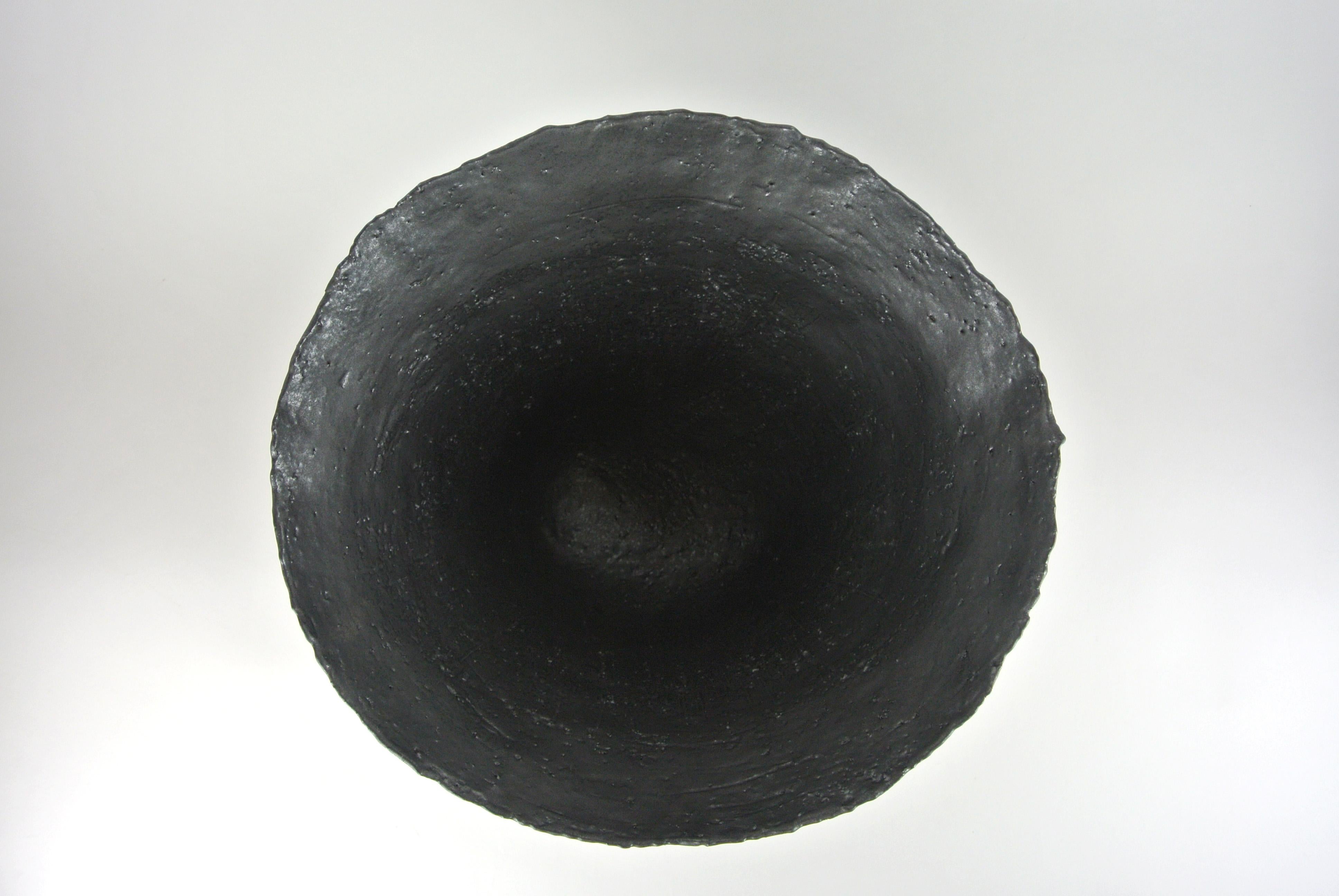 Massive Contemporary Vessel Grey Stoneware with Black Metallic Glaze In New Condition In Berlin, DE