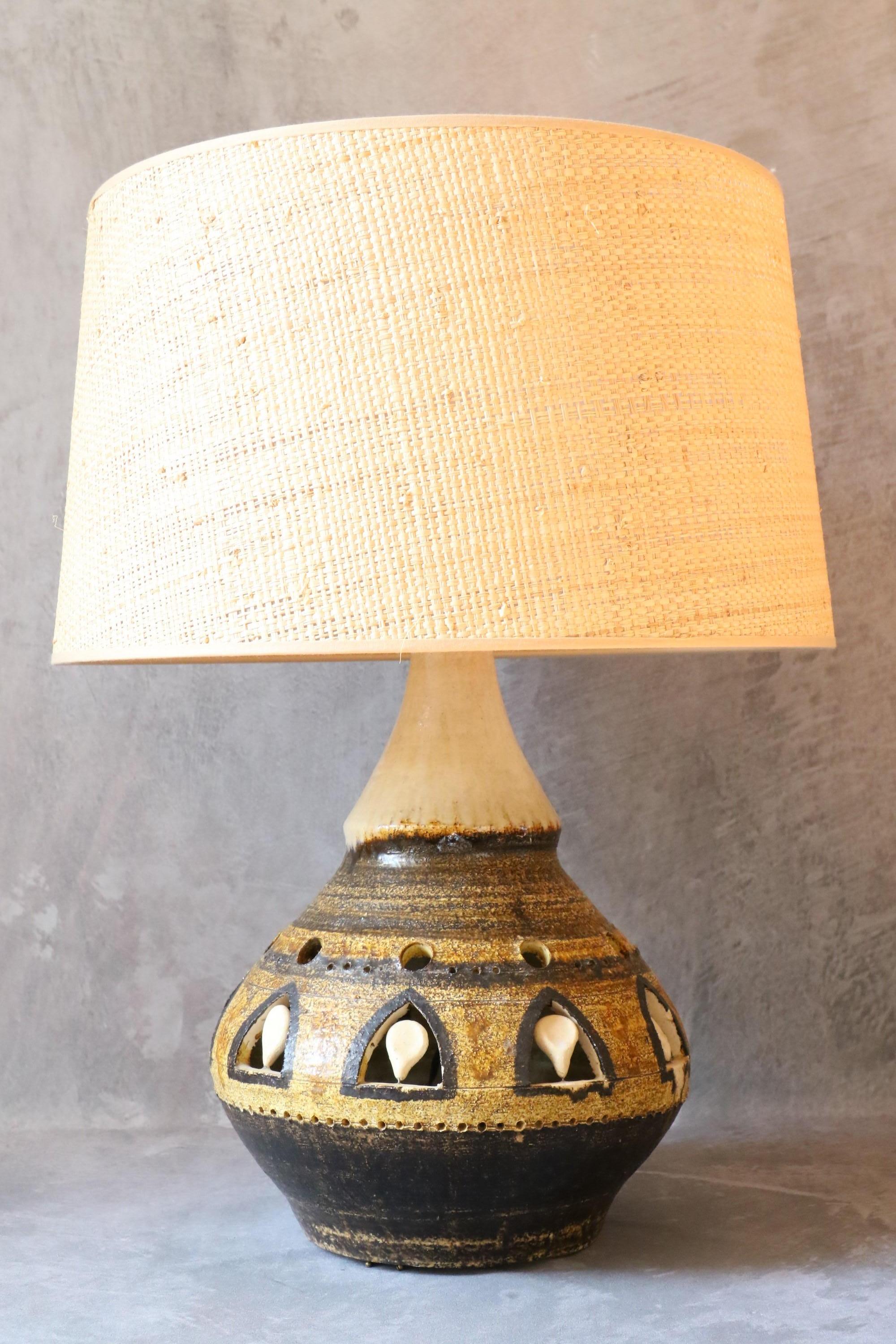 Massive double Lighting Ceramic Lamp by Georges Pelletier, 1970s, France

It is a beautiful ceramic lamp. It offers a double lighting since a second bulb is inside the lamp base. The light is very soft and allows to highlight the characteristic
