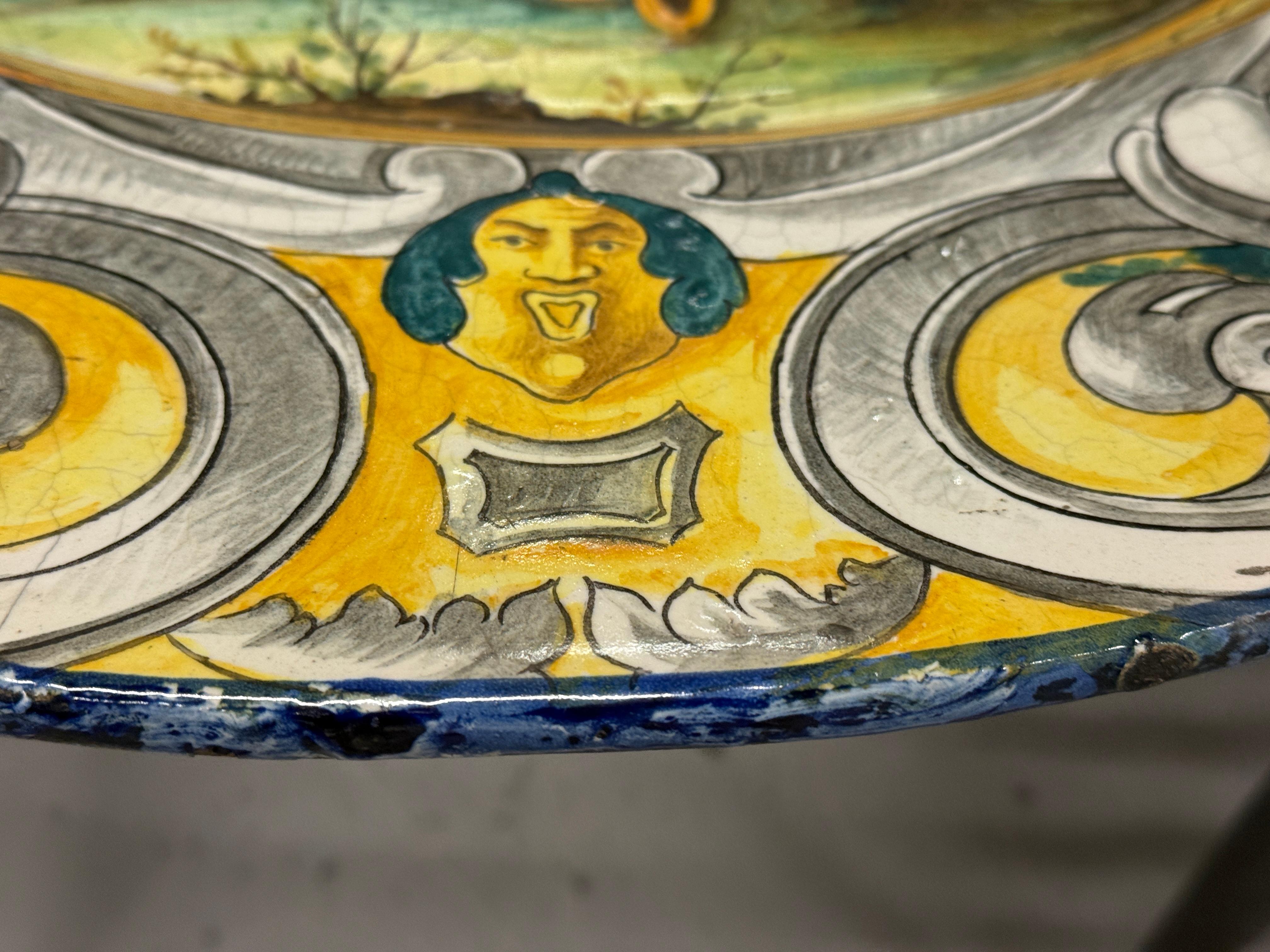 Grand plat en majolique italienne du début du 20e siècle avec scène bacchanale en vente 5