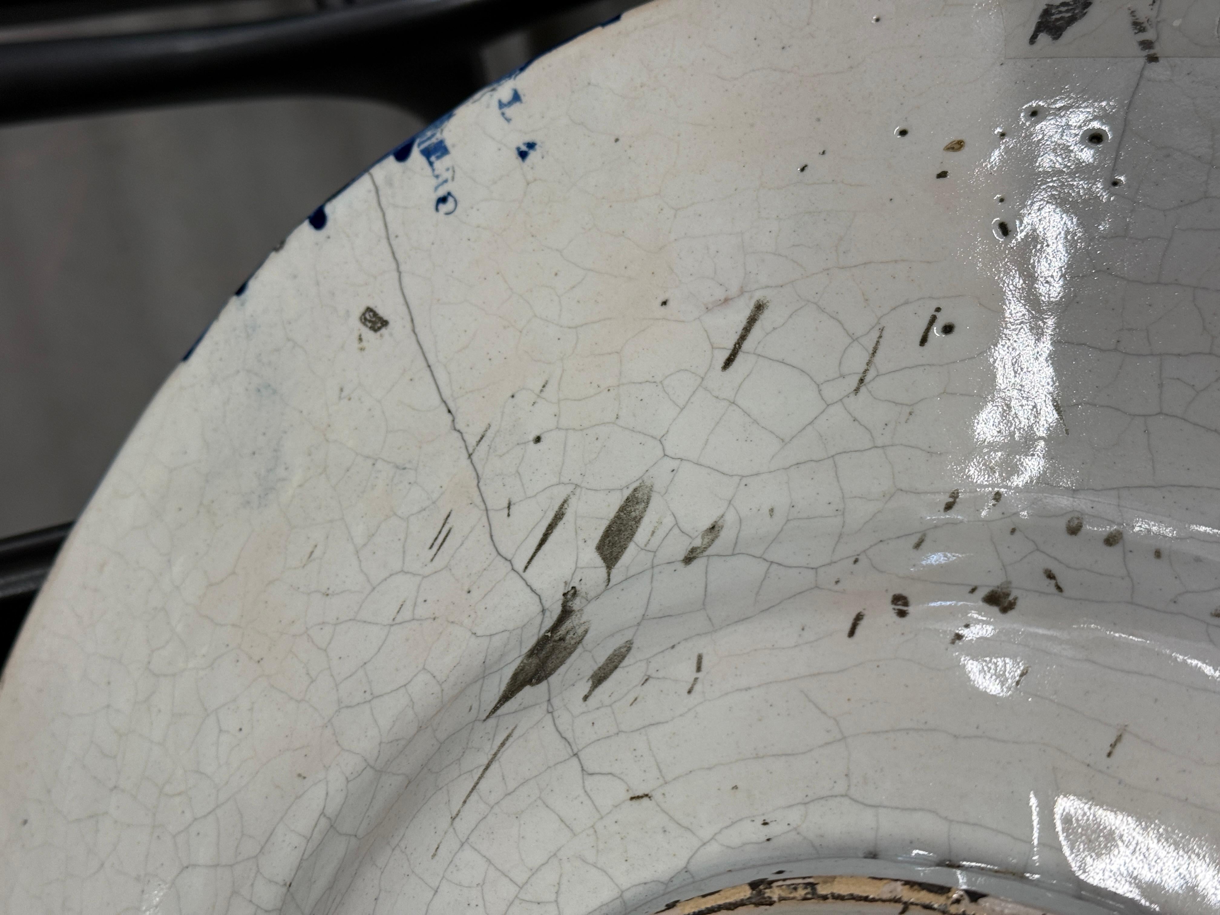 Grand plat en majolique italienne du début du 20e siècle avec scène bacchanale en vente 9