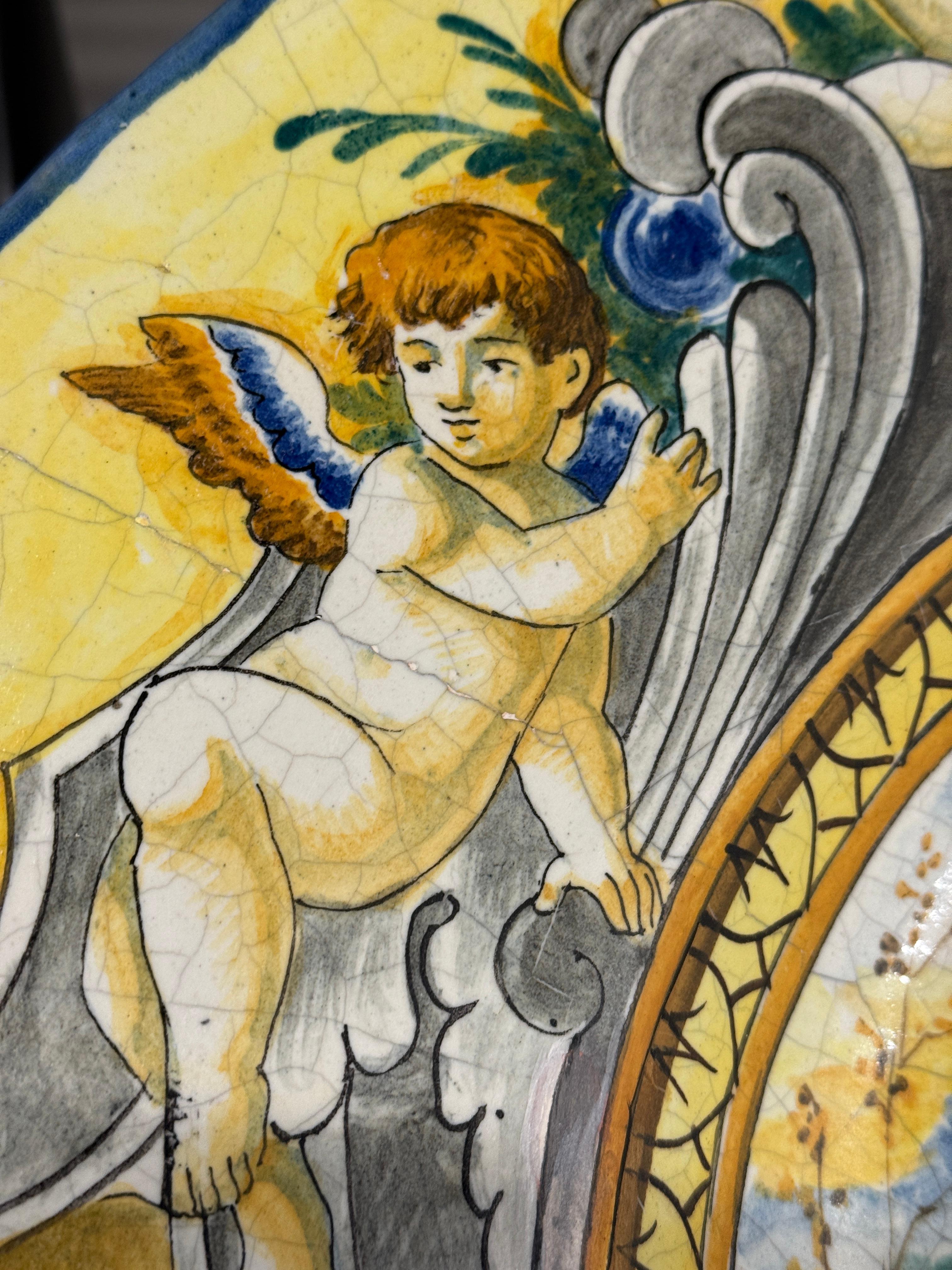 Grand plat en majolique italienne du début du 20e siècle avec scène bacchanale Bon état - En vente à Palm Springs, CA