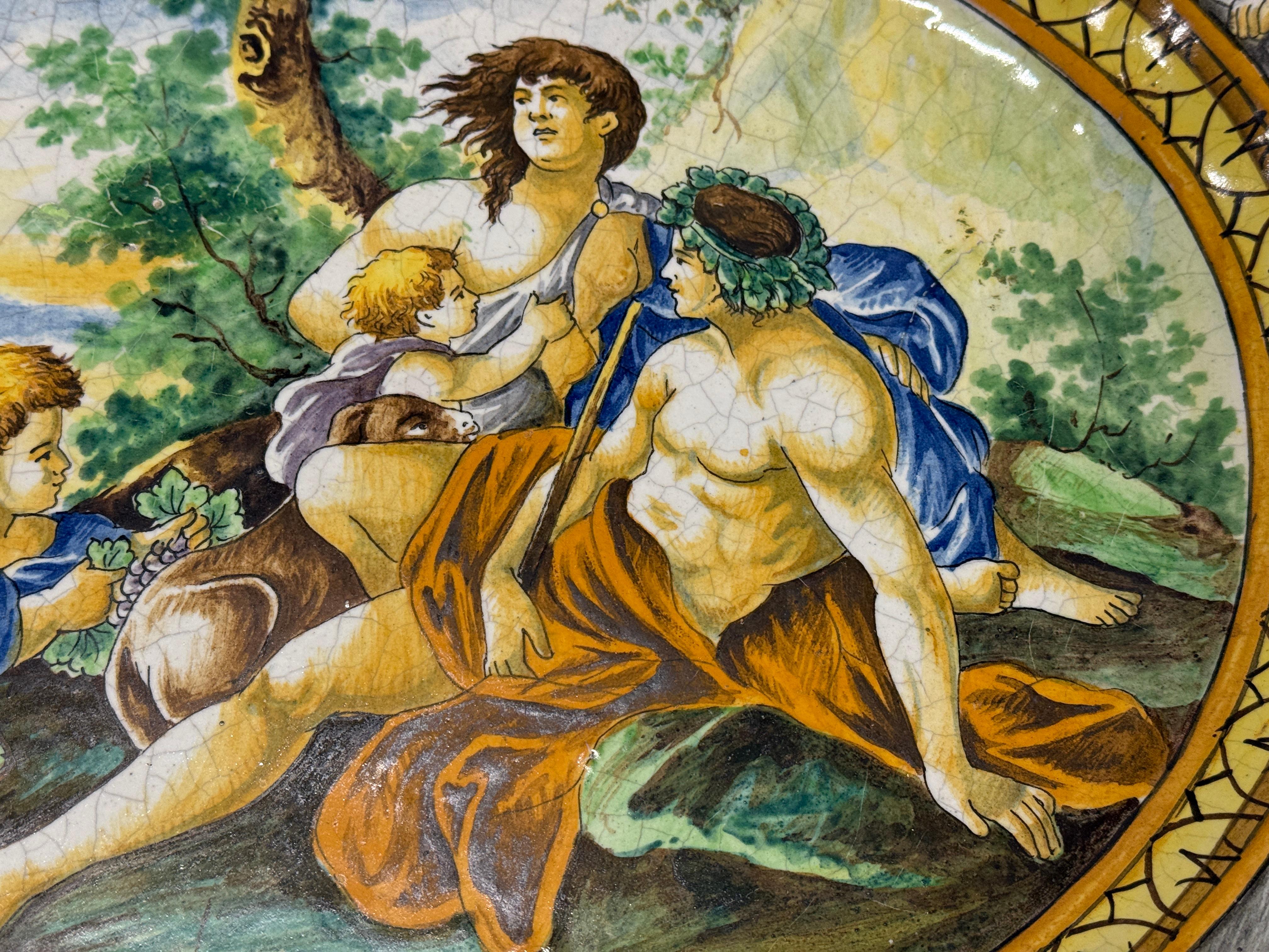 Grand plat en majolique italienne du début du 20e siècle avec scène bacchanale en vente 1