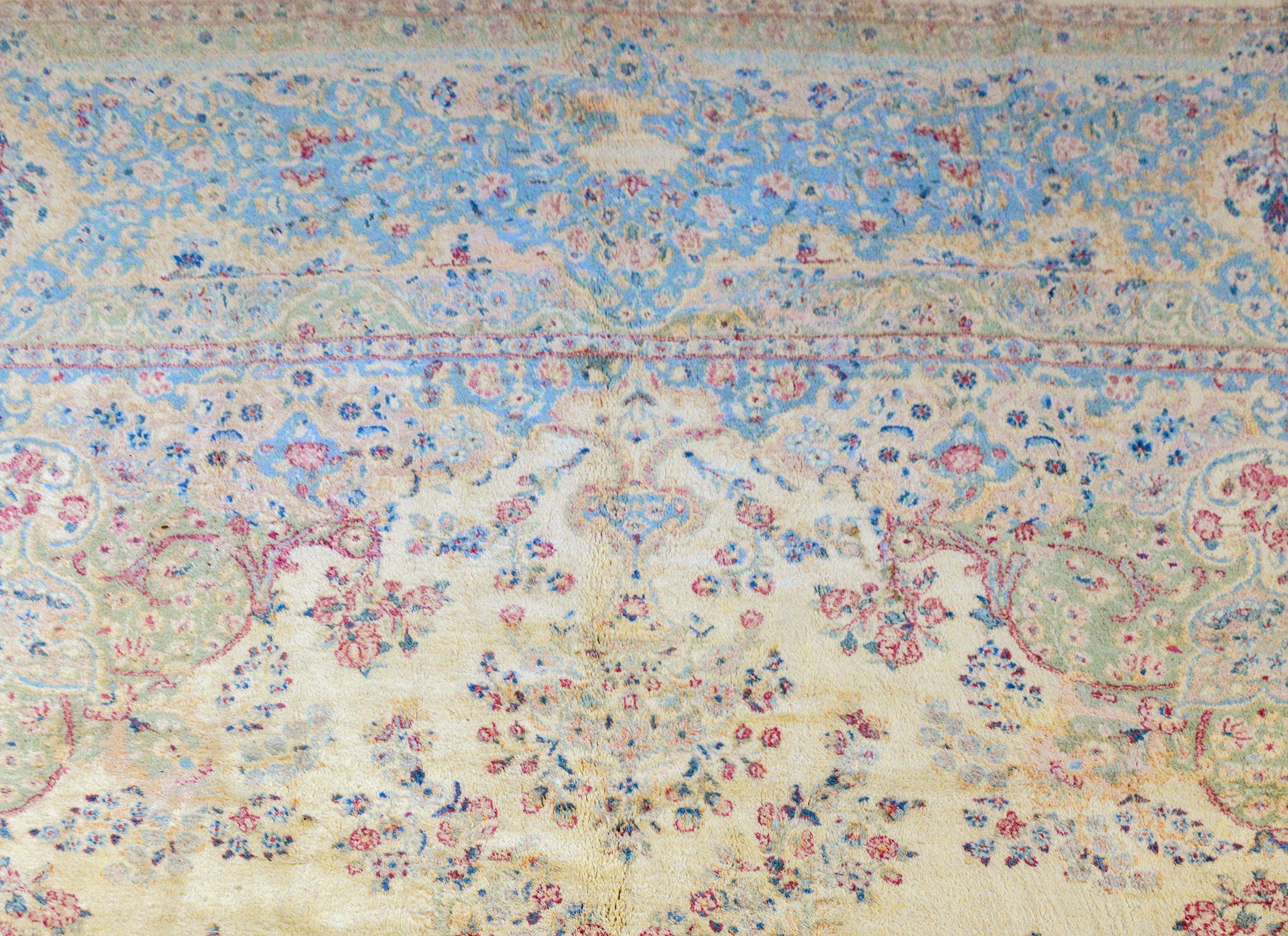 Massive Early 20th Century Kirman Rug In Good Condition For Sale In Chicago, IL