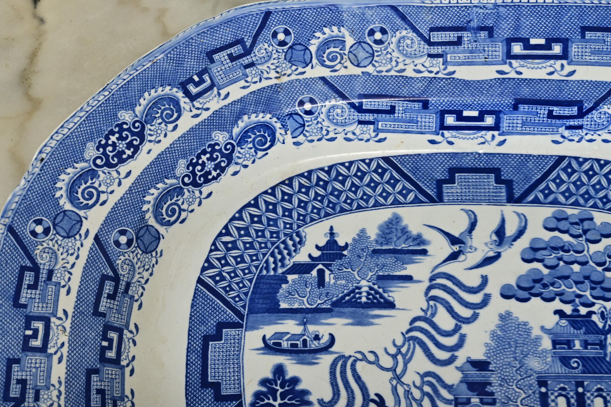 XIXe siècle Massive plateau anglais du 19ème siècle en saule bleu en vente