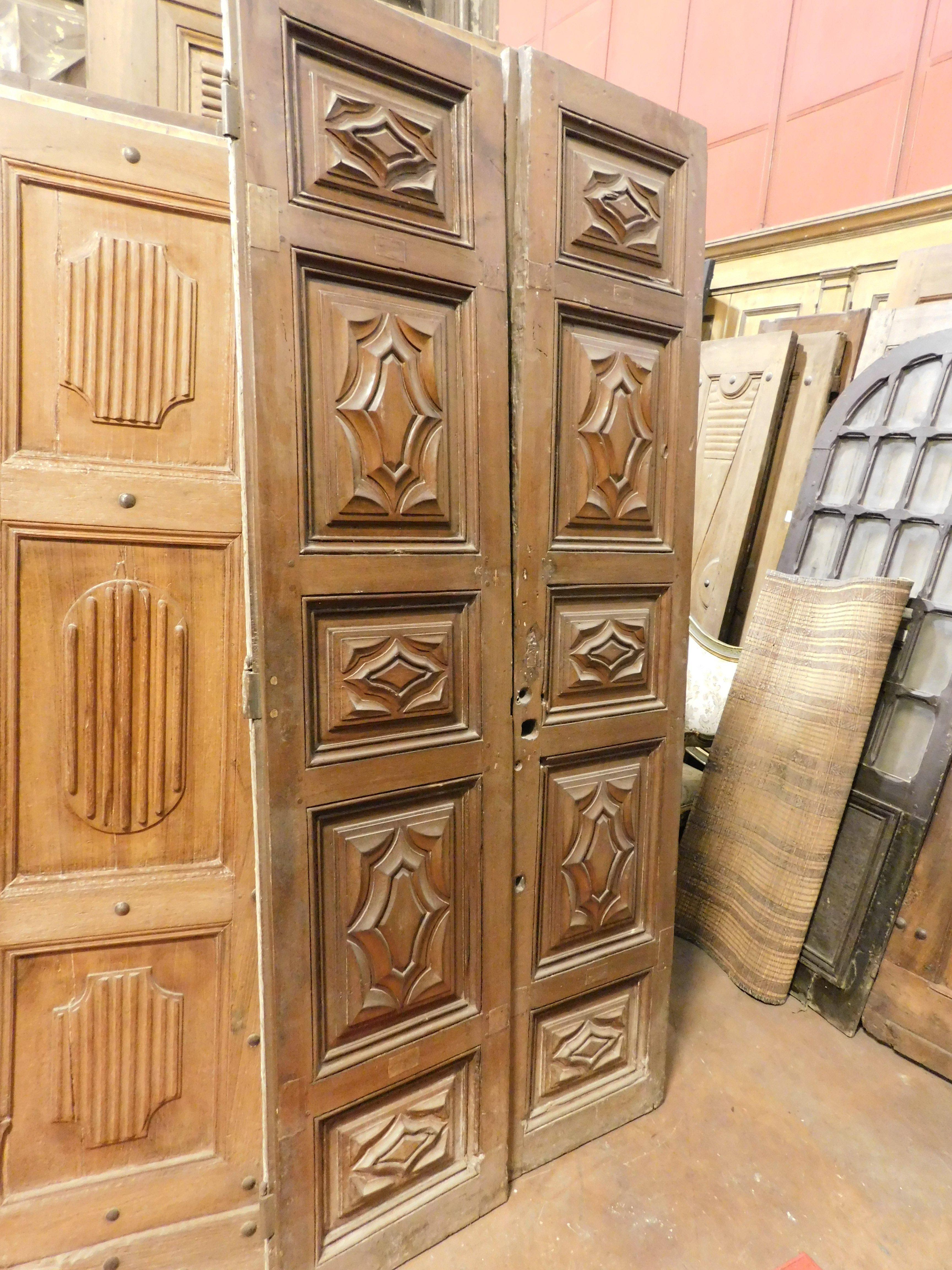 Massive entrance door, carved in walnut wood, Italy For Sale 3