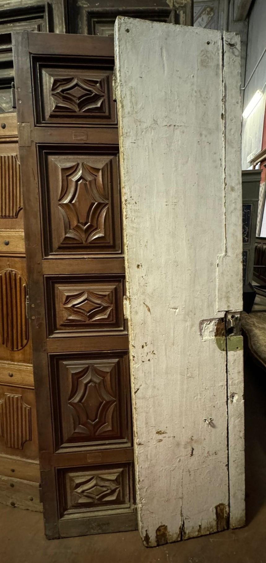 Massive entrance door, carved in walnut wood, Italy For Sale 4