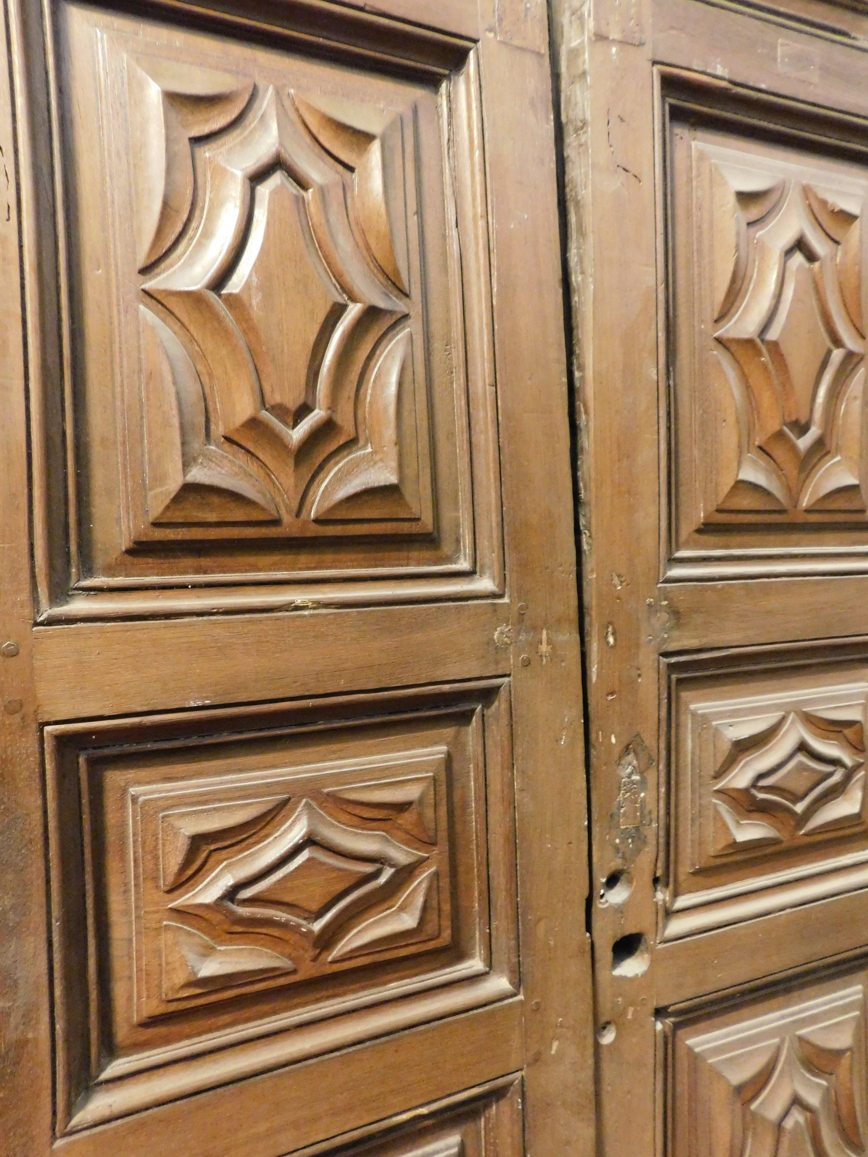 Massive entrance door, carved in walnut wood, Italy For Sale 2