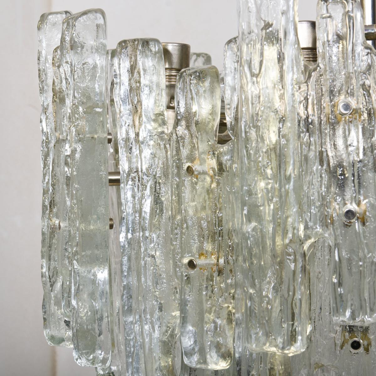 L'énorme lustre Kalmar en verre de glace à trois étages en vente 6