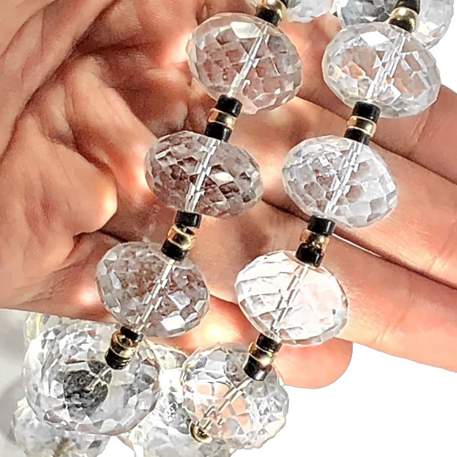 Massive Halskette aus facettiertem Bergkristall:: Onyx und Gold mit 18k-Verschluss (Perle)