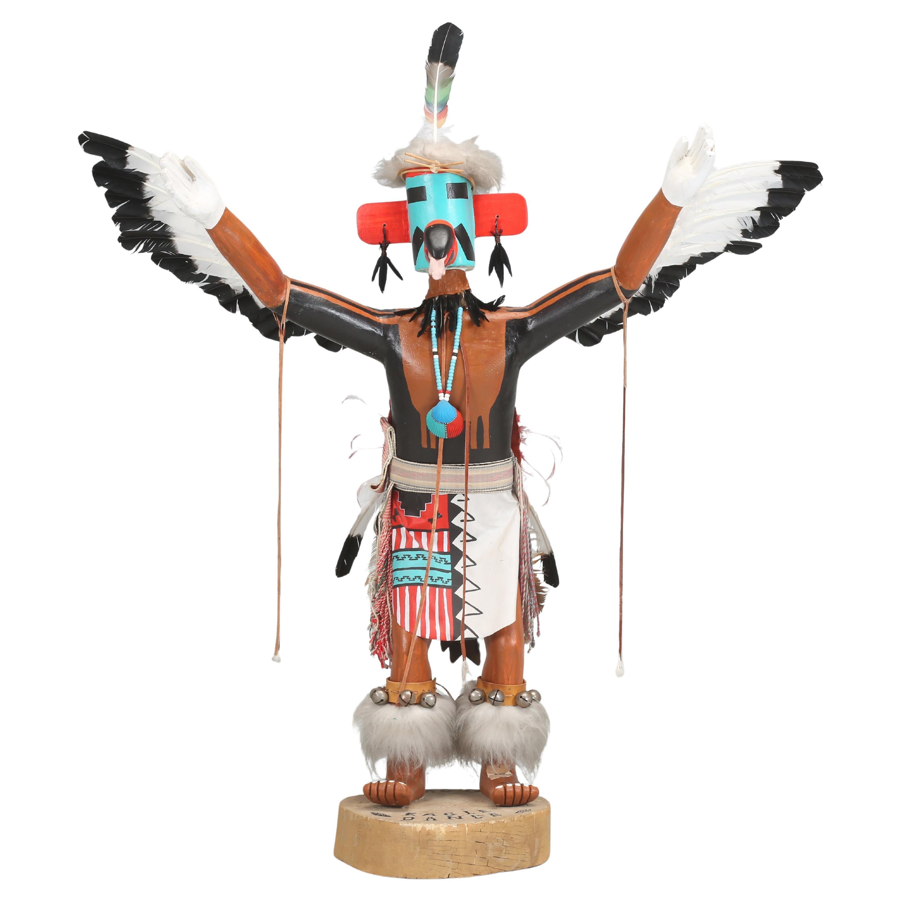 Grande poupée Kachina Doll, danseuse d'aigle Navajo de cinq pieds de haut, signée « par GUY V.Y.