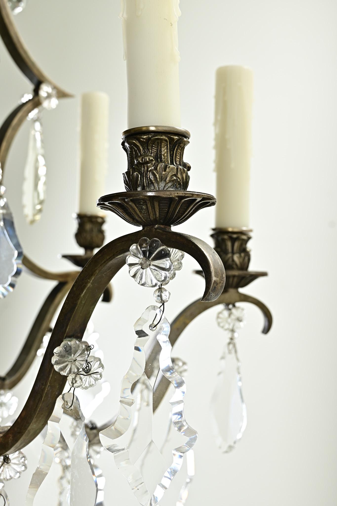Lustre massif en laiton et cristal en vente 6