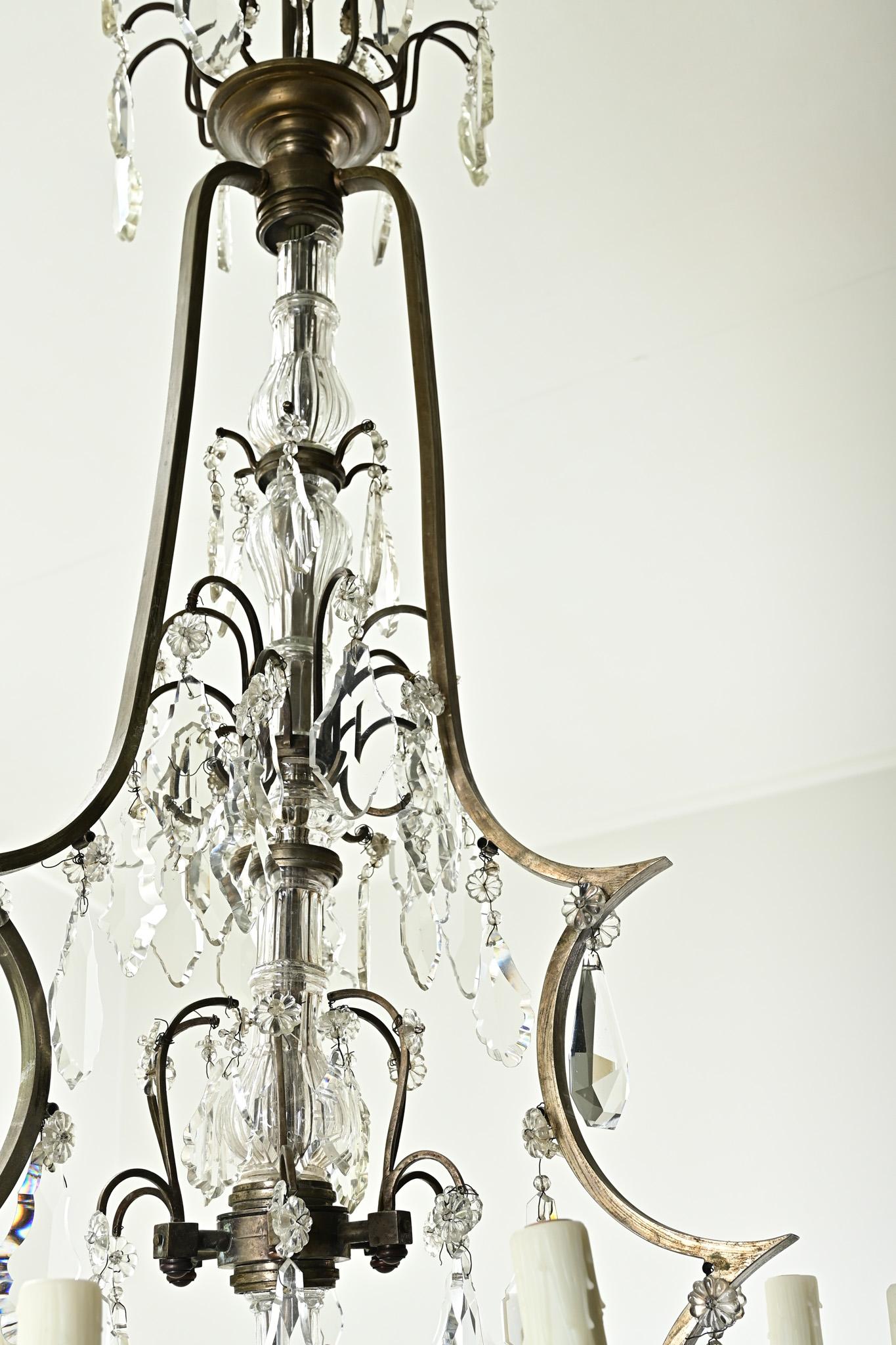 XIXe siècle Lustre massif en laiton et cristal en vente