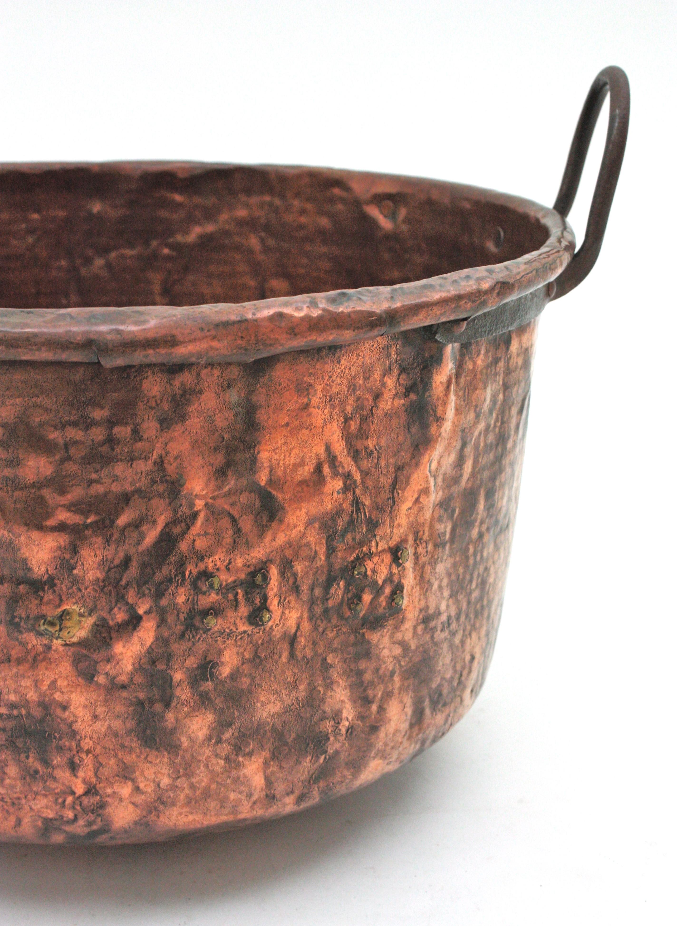 Massive French Copper Cauldron with Iron Handles For Sale 10