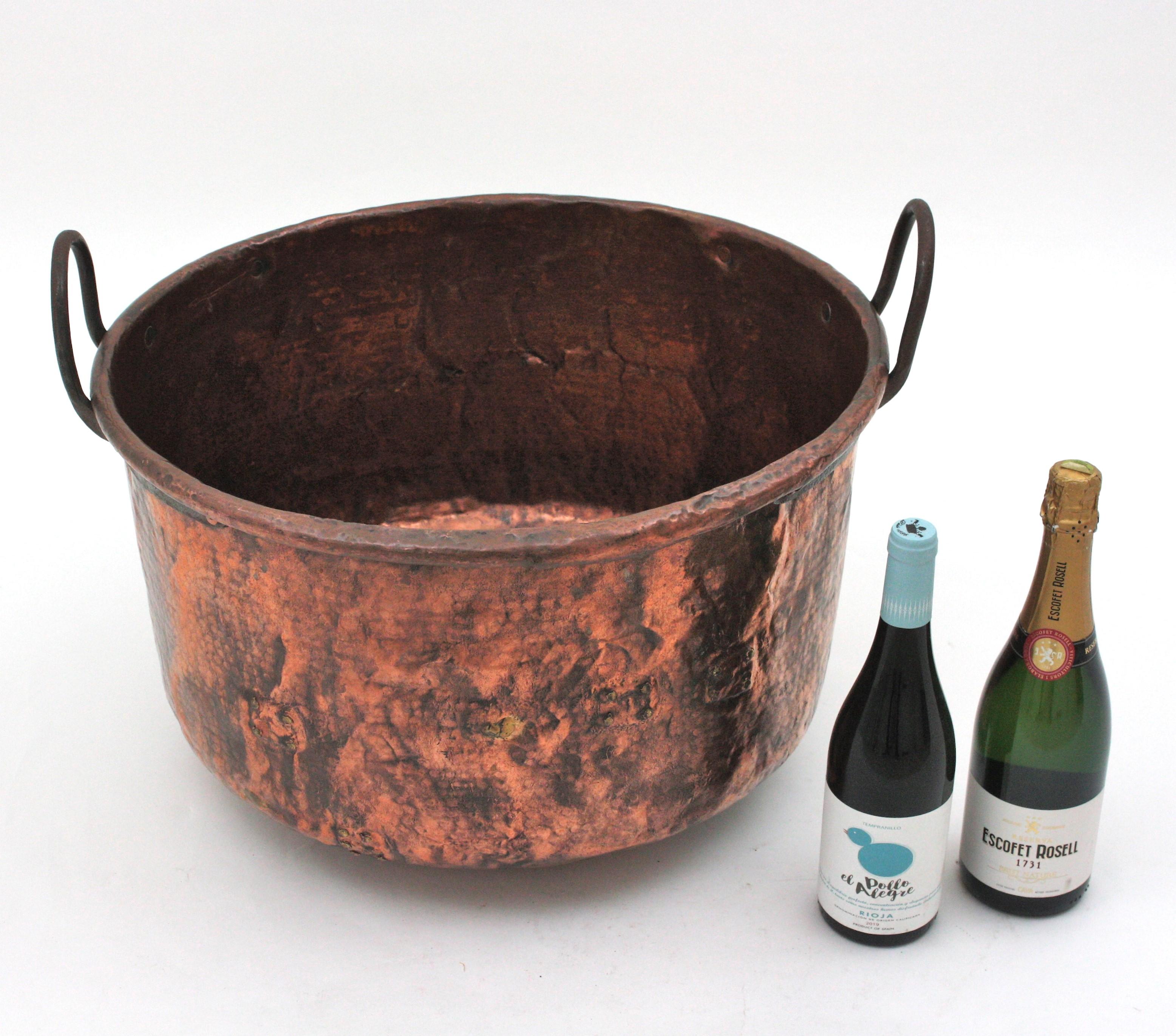 Massive French Copper Cauldron with Iron Handles For Sale 14