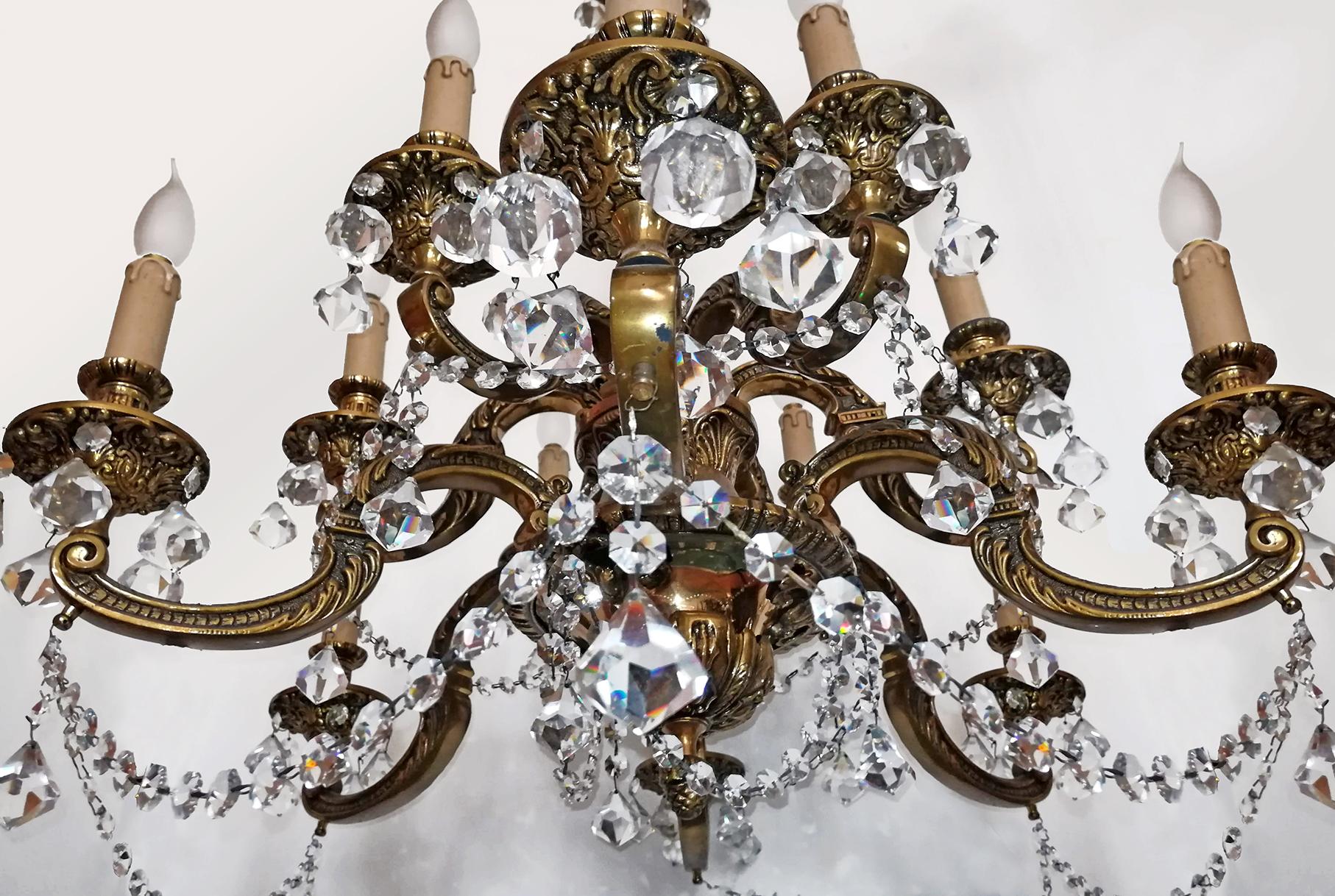 Massive Baroque 12-light gilt bronze chandelier. The scrolled arms have foliate embellishment pincered to a gadrooned central knop. Adorned with foliate baluster stem above and fruiting drop-finial below.

Measures:
Diameter 40 in/ 100 cm
Height