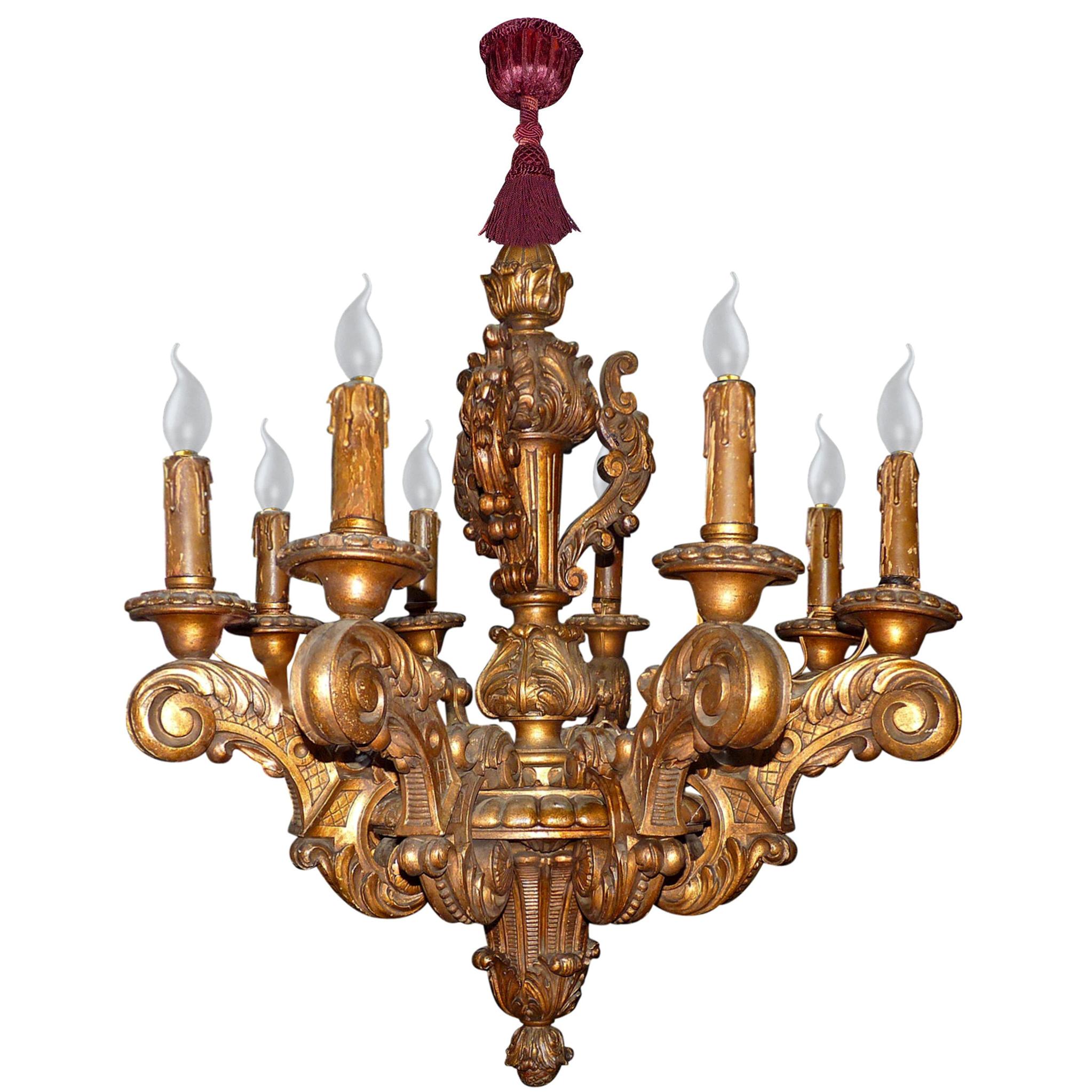 Lustre à 8 éclairages en bois sculpté et doré de style baroque français Louis XV du 19ème siècle