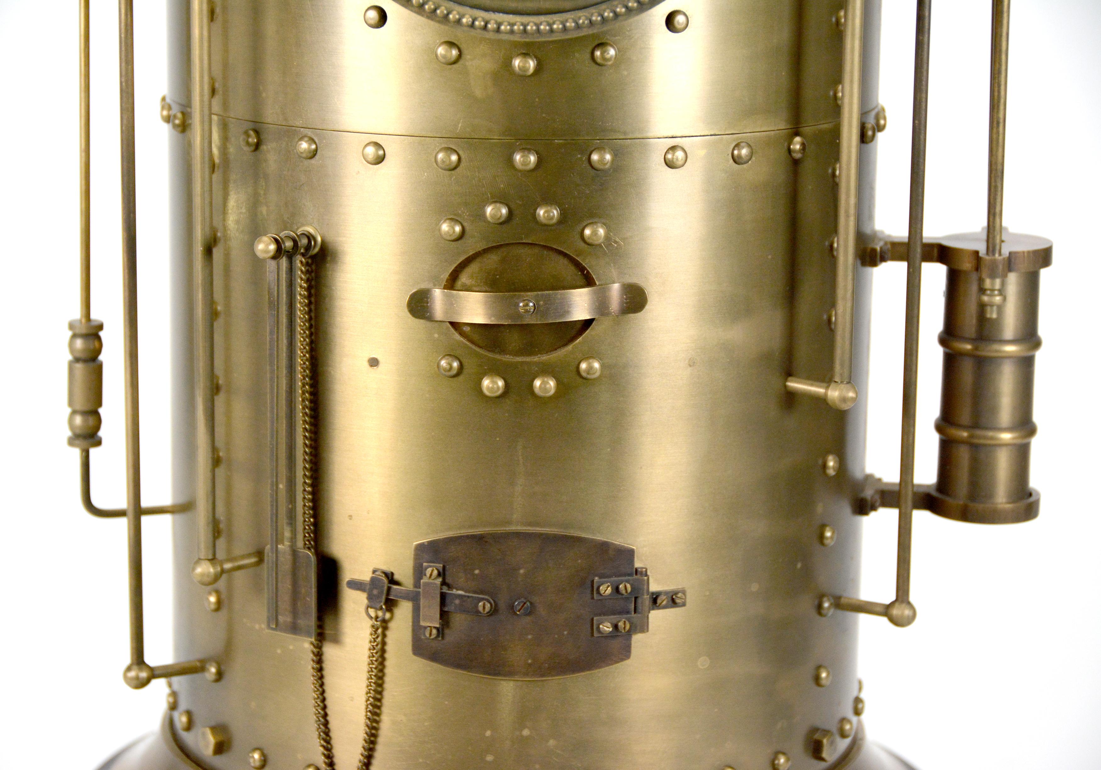 Massive French Style 8 Day Brass Automaton Steam Wheel Engine Industrial Clock en vente 3