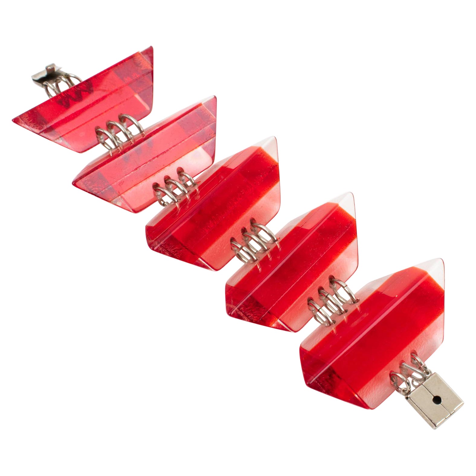 Bracelet à maillons géométriques en lucite rouge avec cubes de glace en vente